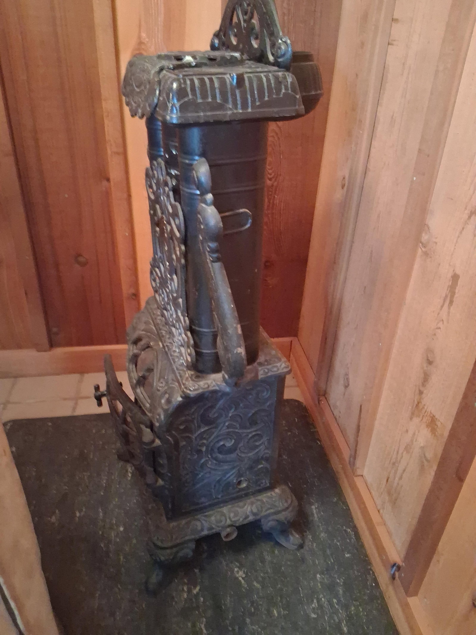 Cast iron Parlor Stove - 7