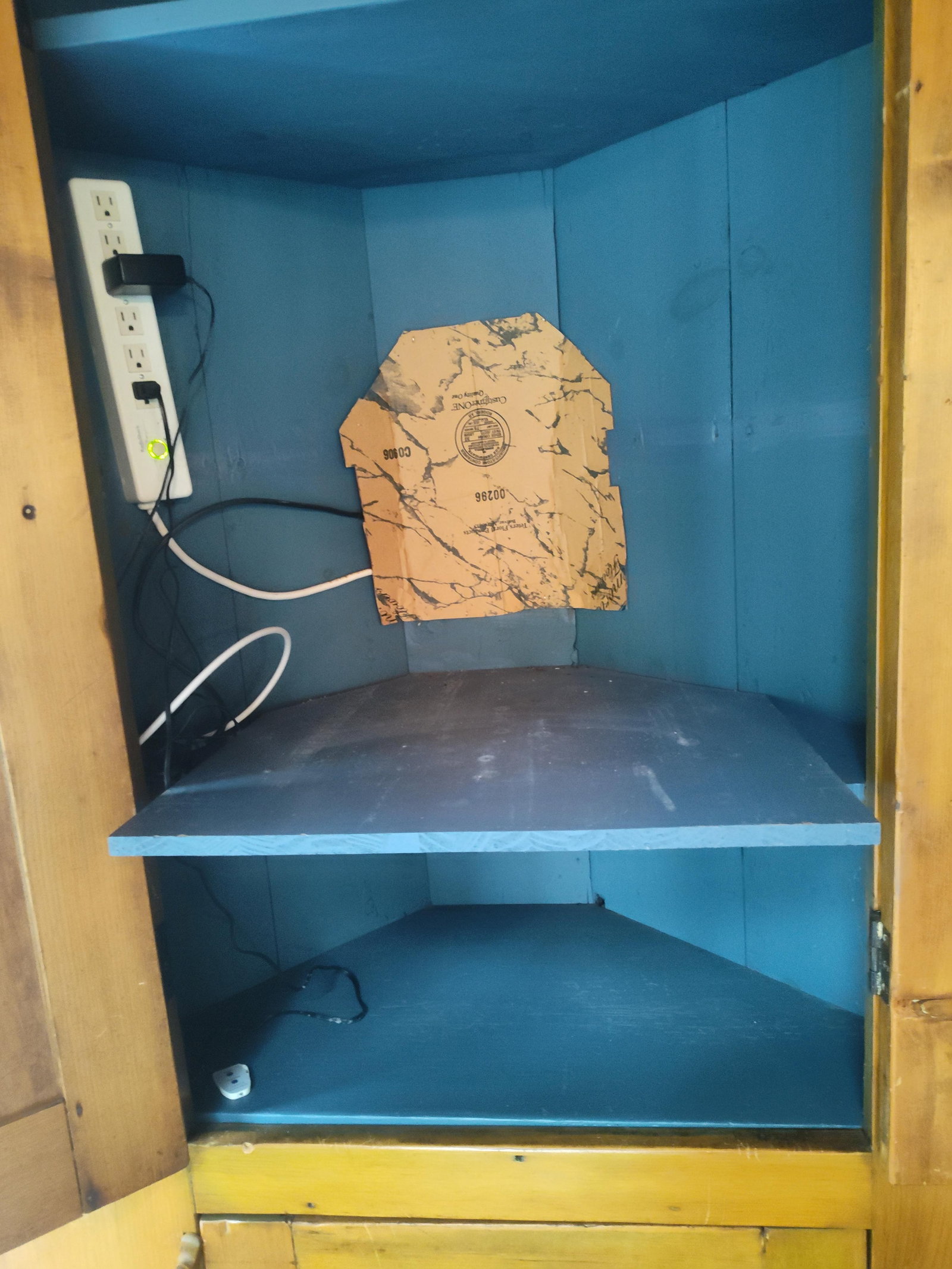 American Pine Corner Cupboard w/ Painted Interior - 3