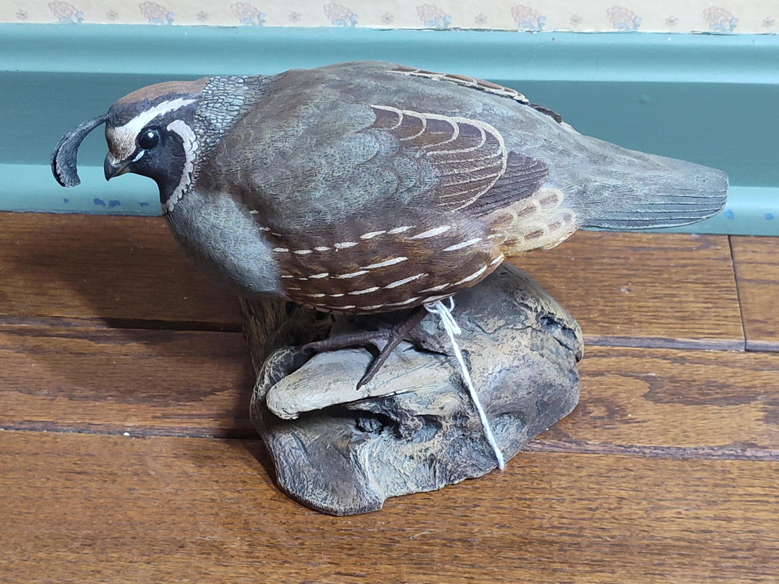 Ernest Muehlmatt Franklin Gallery Quail Figurine: This lot features a hand-painted figurine of a California Quail perched on a base designed to resemble weathered driftwood. The bird is depicted with detailed, textured plumage and the characteristic