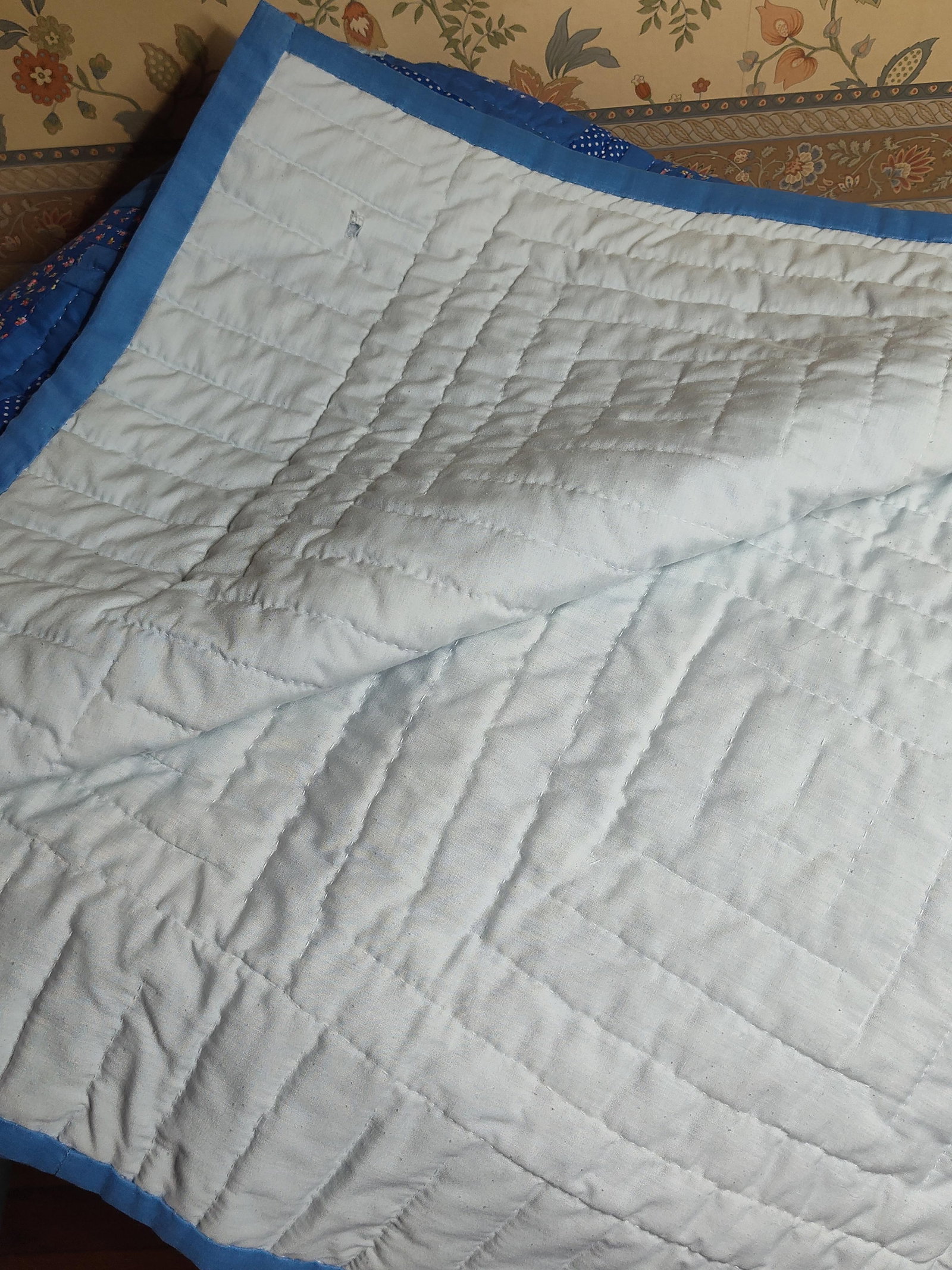 Hand-Quilted Cotton Log Cabin Patchwork Quilt - 3
