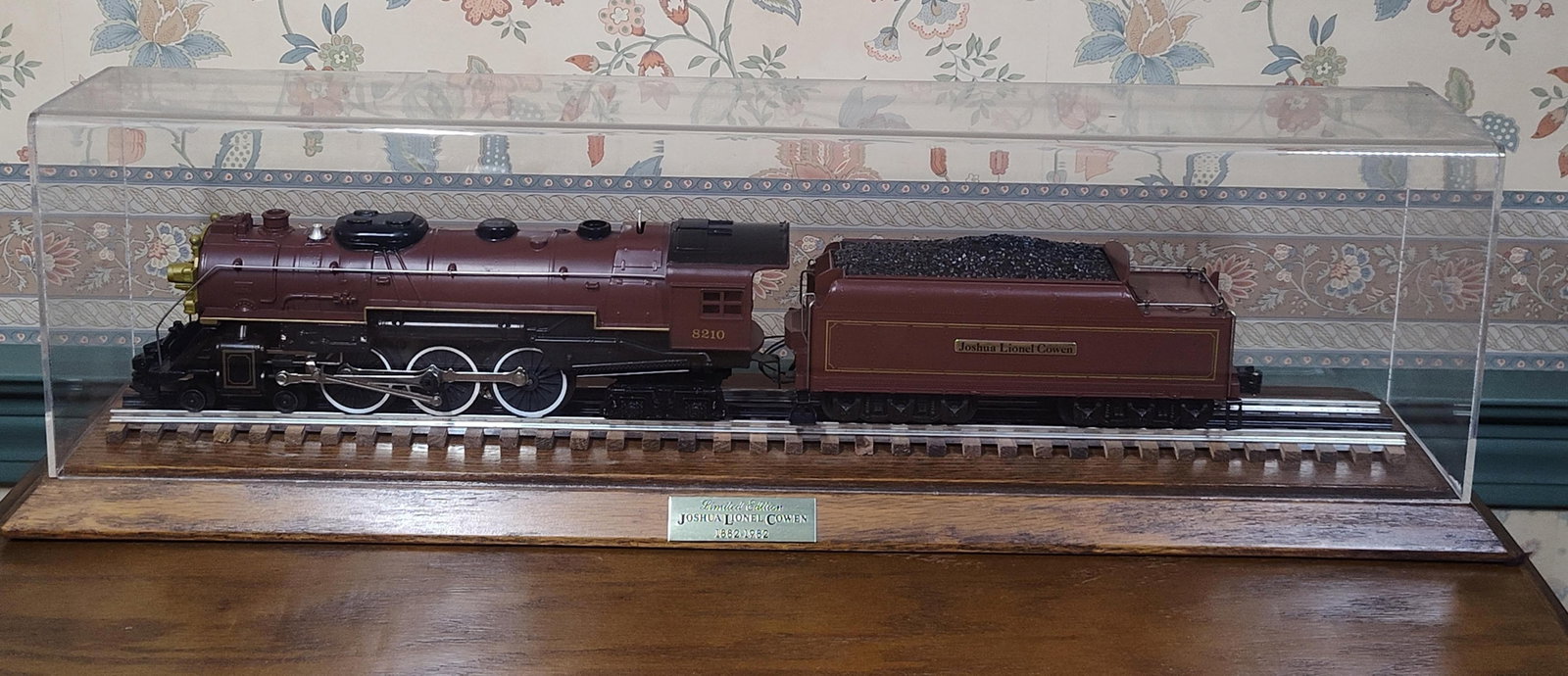 Lionel 8210 Centennial Steam Locomotive & Tender (1 of 6)