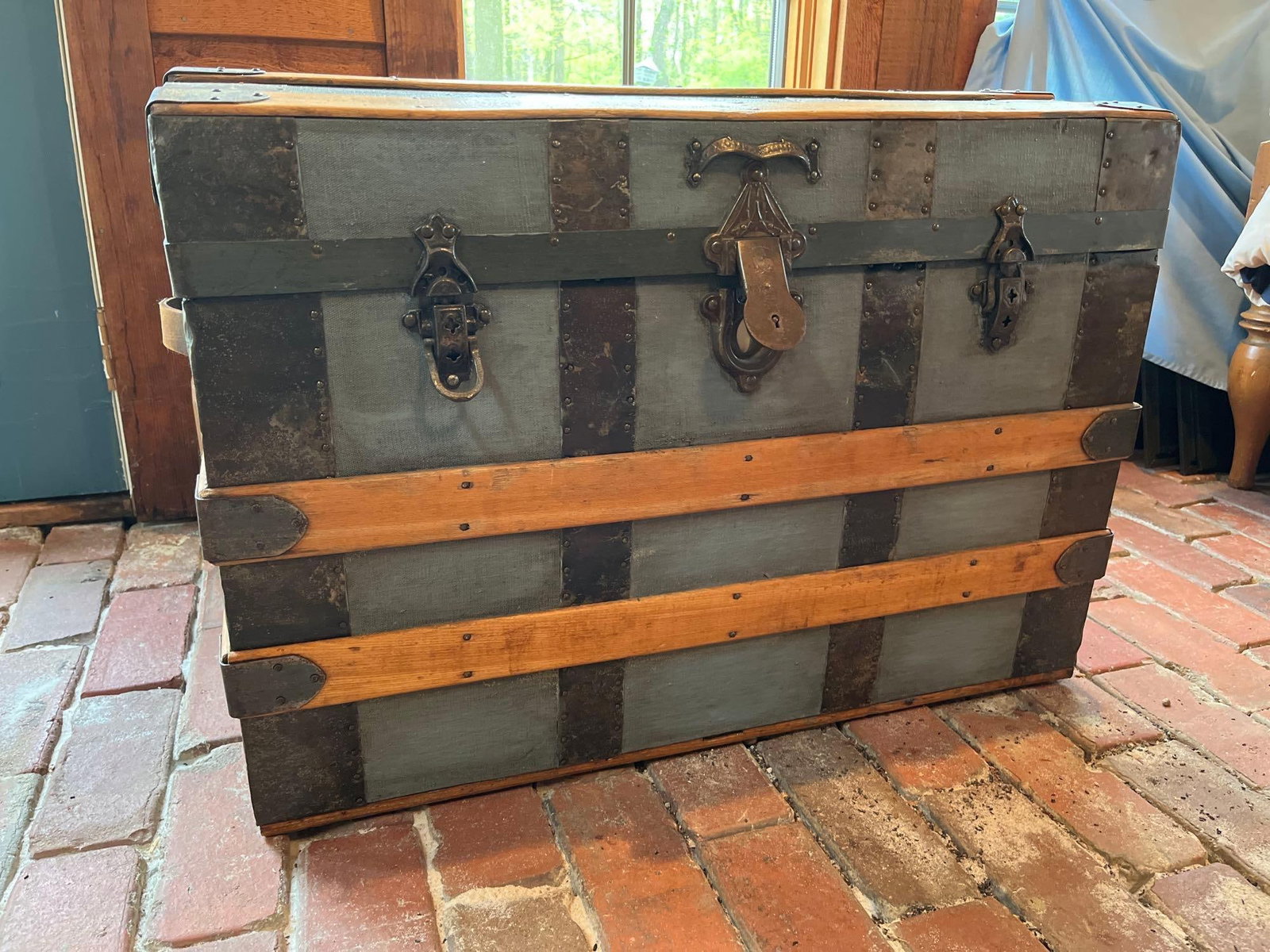 American Victorian Dome-Top Canvas & Oak Trunk (1 of 5)