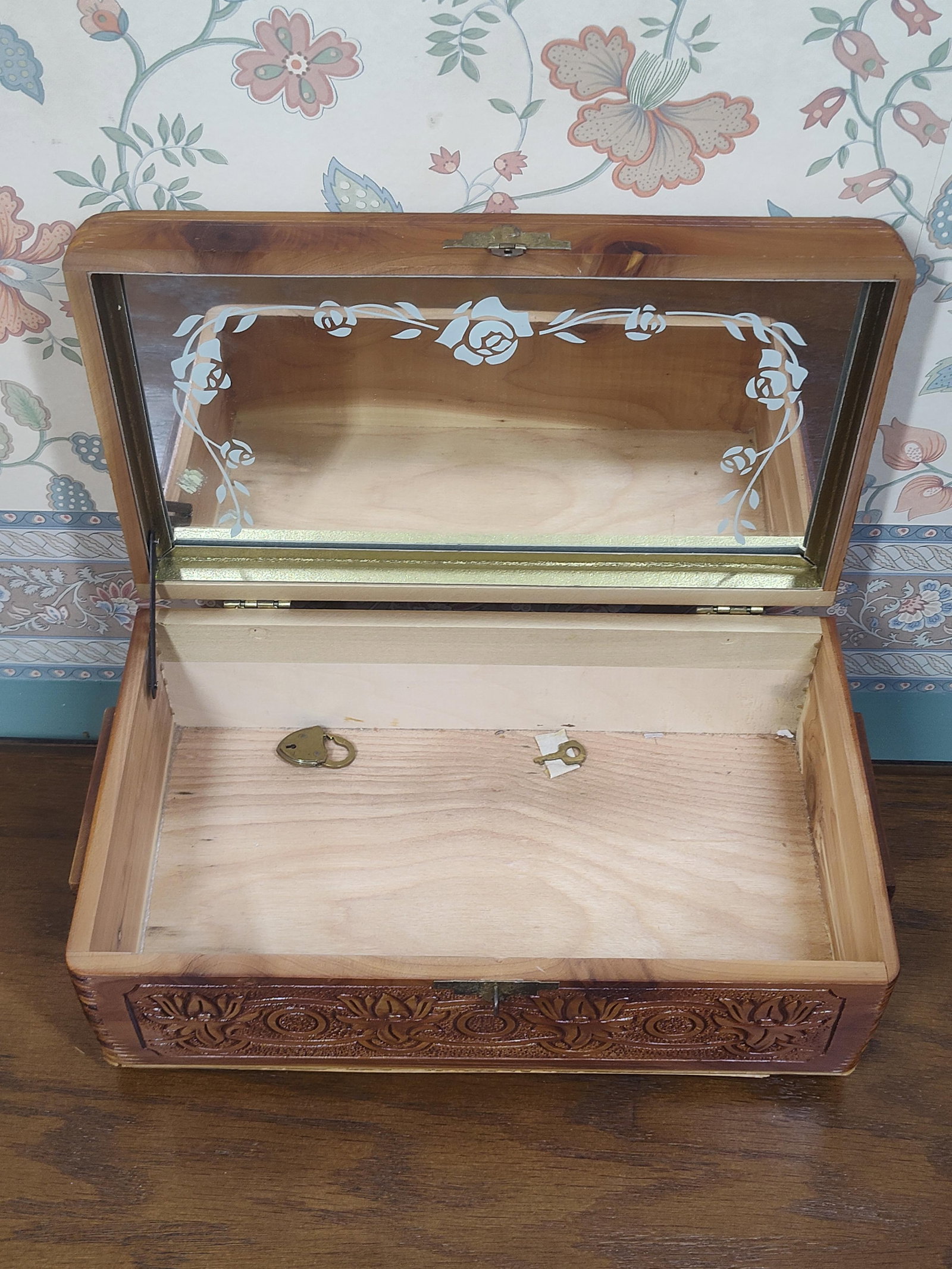 Mid-20th C. Cedar Box w/ Landscape Lithograph - 3