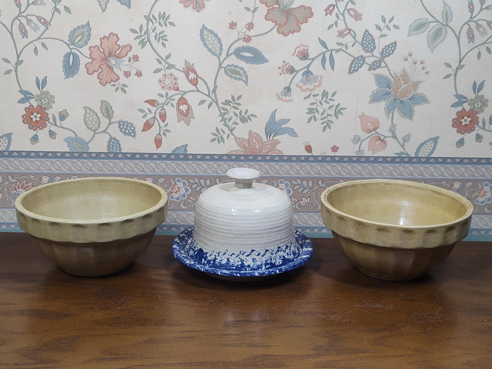 Becky Hall Butter Dish & Pair Yellowware Bowls (1 of 8)