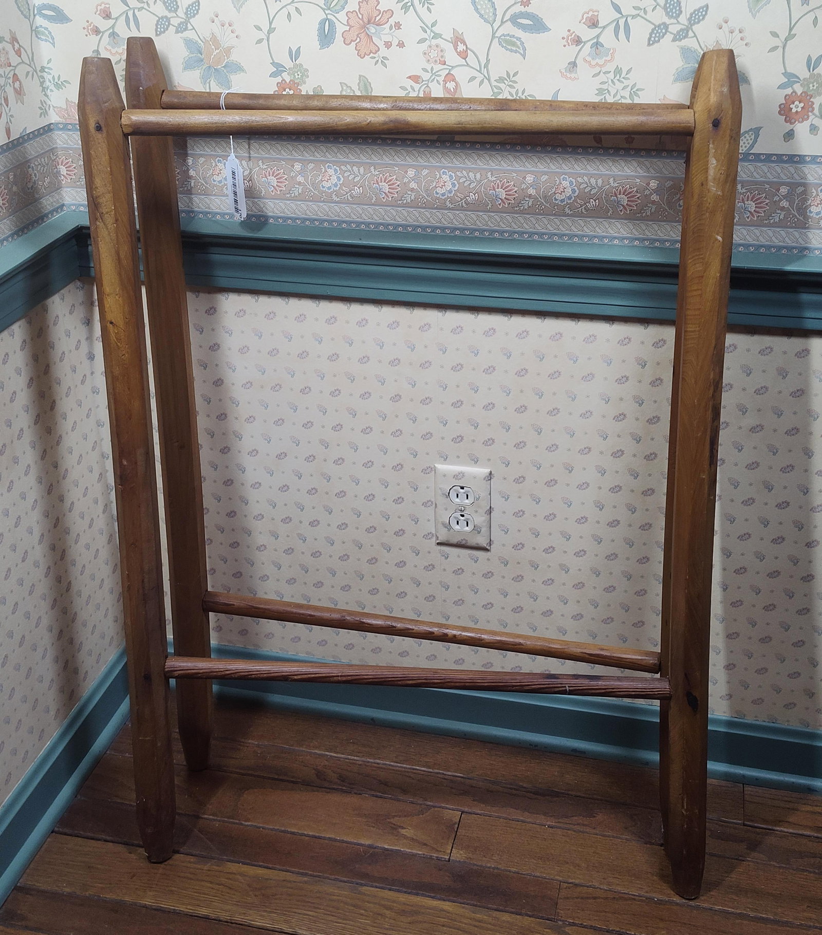 Antique 2-Panel Folding Wood Blanket & Quilt Rack (1 of 3)