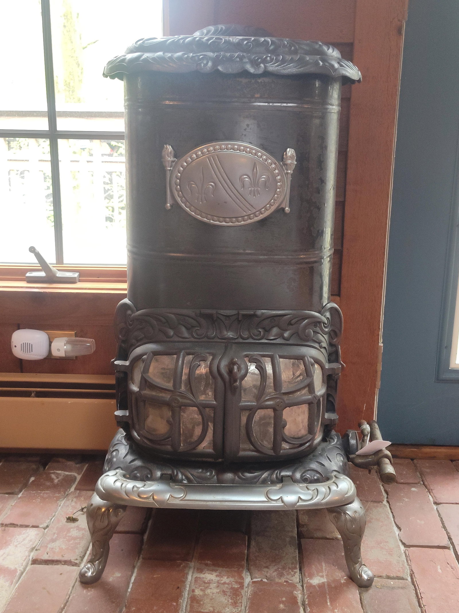 Antique Cast Iron Gas Parlor Heater, Fleur-de-Lis (1 of 6)