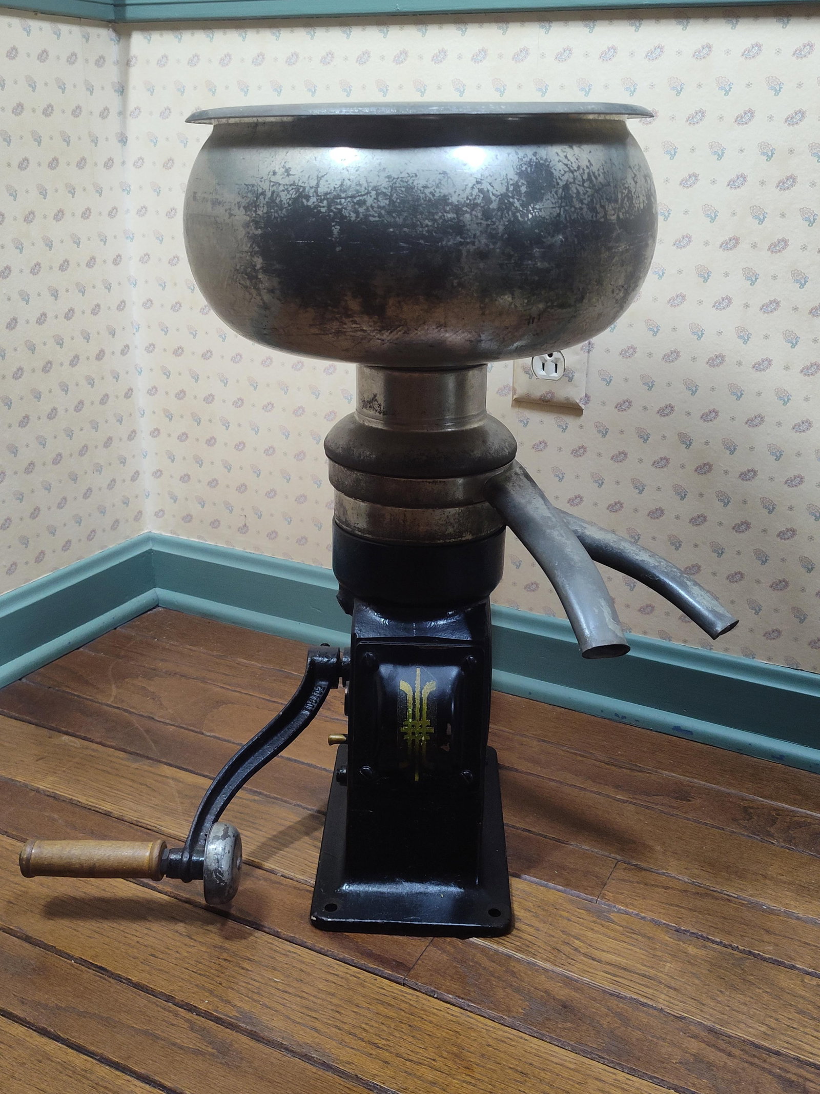 De Laval Junior No. 2 Hand-Crank Cream Separator (1 of 6)