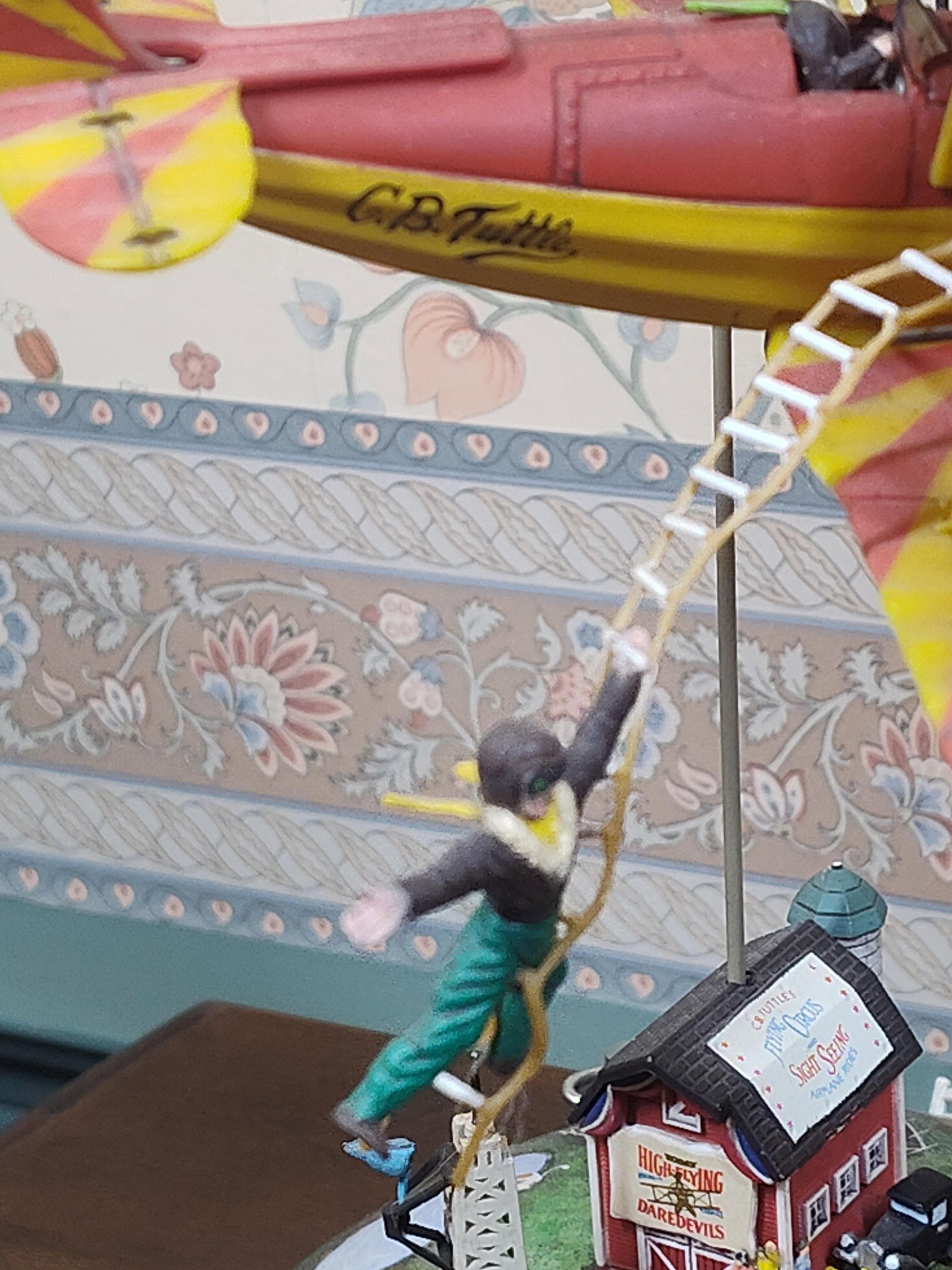 Enesco Flying Circus Action Musical - 4