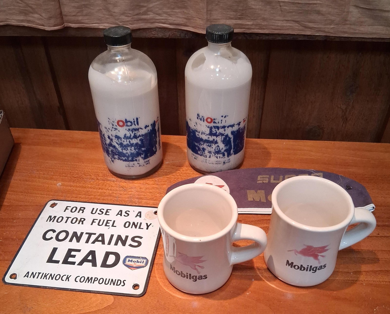 Mobil Service Station Memorabilia & Automobilia (1 of 7)