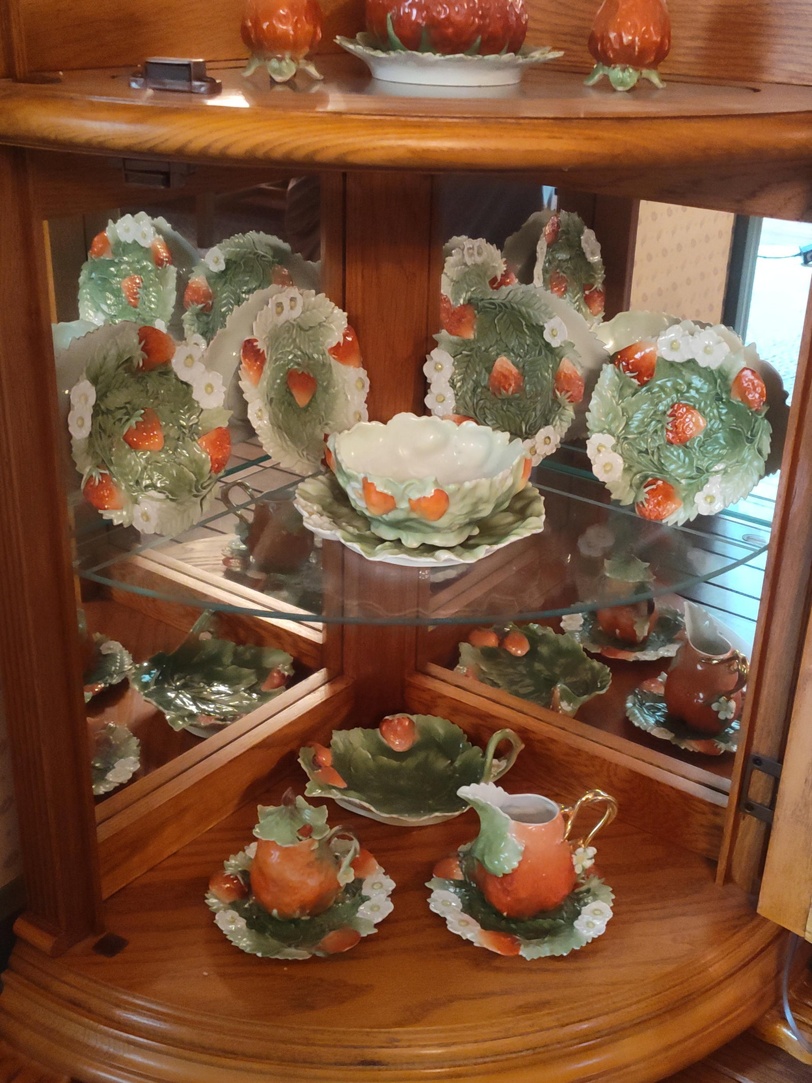 Set Figural Strawberry Majolica Style Tableware (1 of 8)