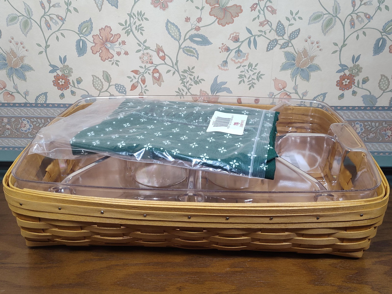 1996 Longaberger Tray Basket w/ Insert & Liner (1 of 4)