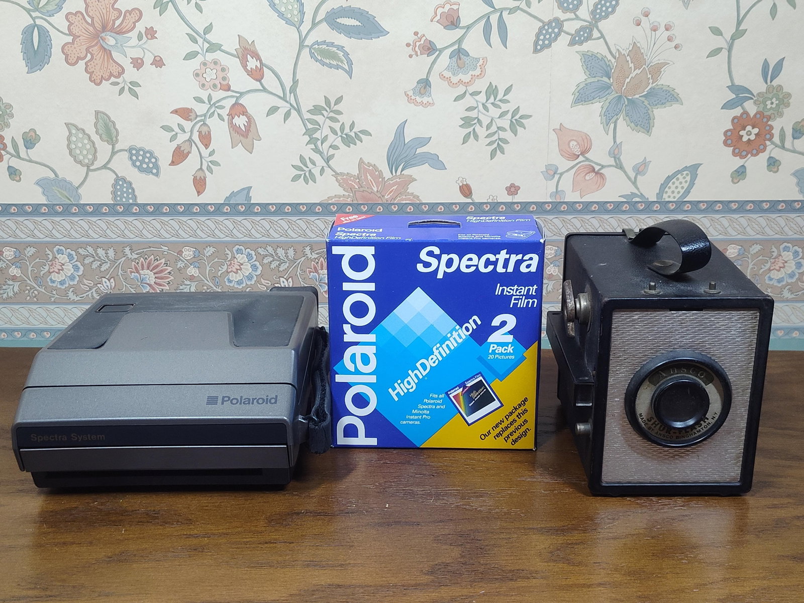 3 Vtg Cameras & Polaroid Spectra Film (1 of 5)