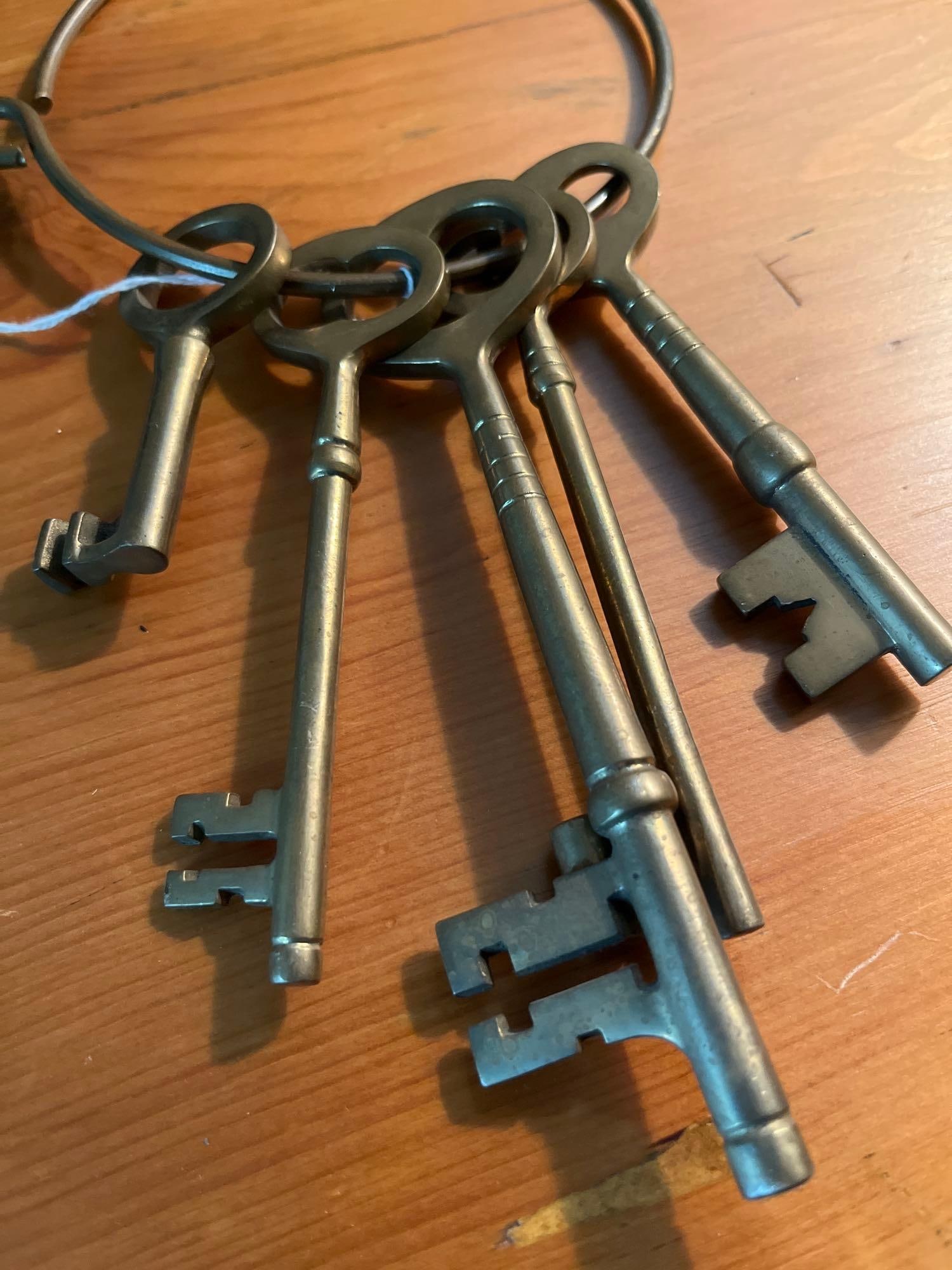 Set 5 Brass Skeleton Keys on Ring - 2