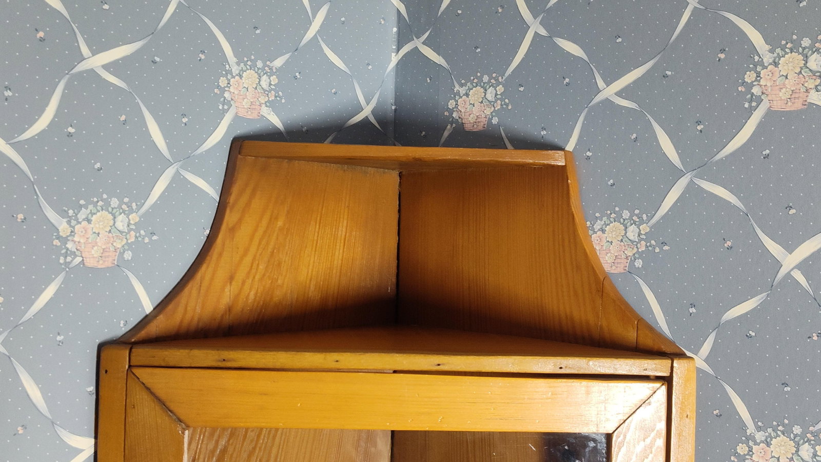 Vintage Pine Wall-Hanging Glazed Corner Cupboard - 4