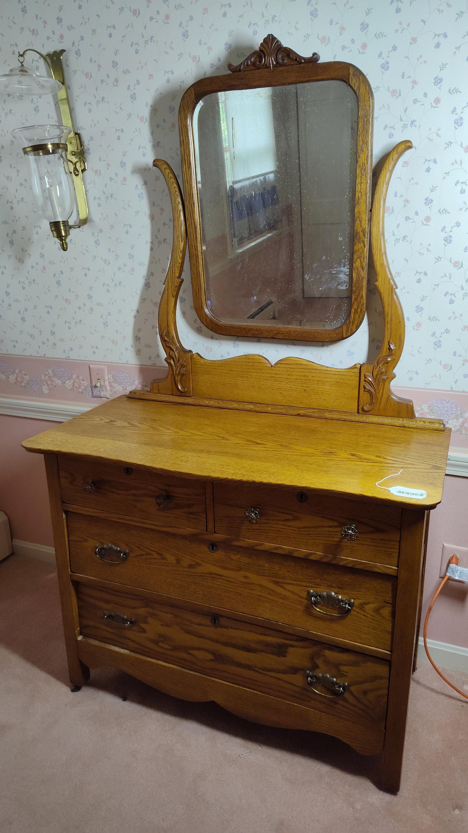 Late 19th C. American Oak Dresser w/ Mirror: 40x 19x 66. An American Late Victorian era chest of drawers with an attached mirror, constructed from quartersawn white oak showing prominent medullary ray or tiger oak patterning. The case features a
