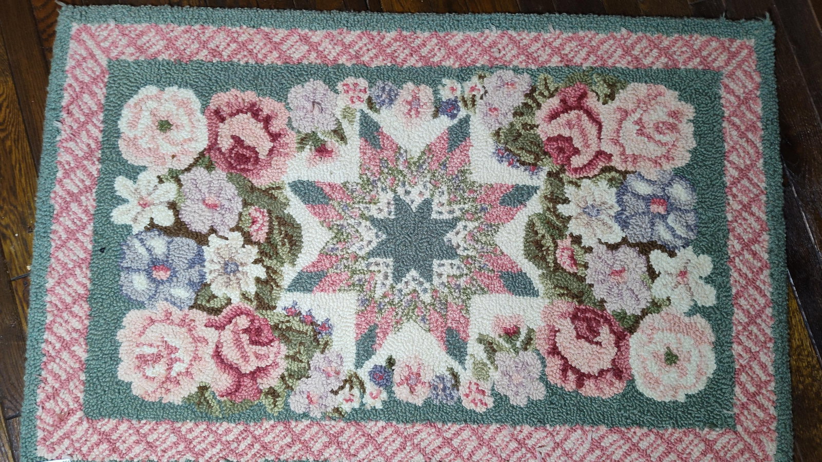 Confetti Industries Colonial Star Hooked Wool Rug: This hand-hooked area rug features the Colonial Star pattern, produced by Confetti Industries, Inc. and distributed by Arch Associates, Inc. The design is centered on a multi-pointed geometric star