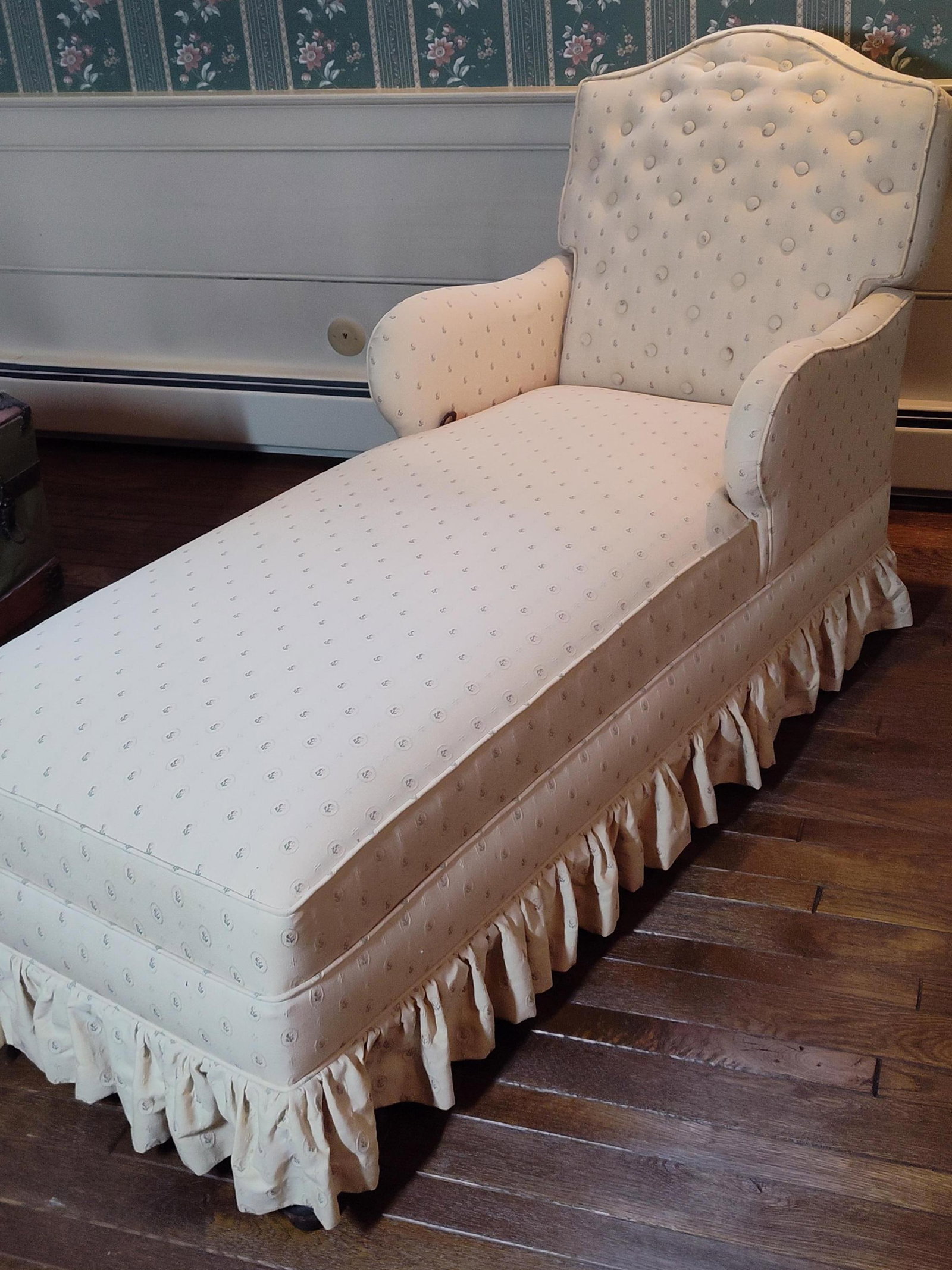 Victorian Revival Button-Tufted Chaise Longue: 60x 35x 24. This is a fully upholstered chaise longue executed in the Victorian Revival style, likely dating to the late 20th century. The form features a high, arched camel back with deep button