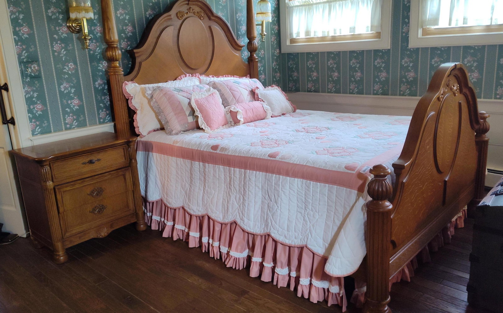 Rococo Revival Quartersawn Tiger Oak Bedroom Suite (1 of 9)