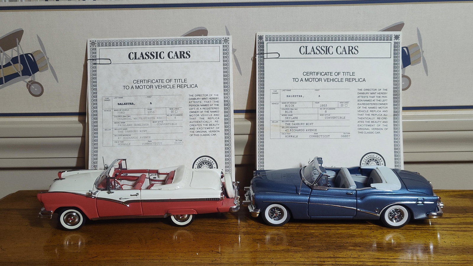 Pair Danbury Mint Die-Cast 1956 Ford & 1953 Buick: This lot consists of two 1:24 scale die-cast metal model automobiles manufactured by The Danbury Mint. The first model is a 1956 Ford Fairlane Sunliner convertible finished in a two-tone Colonial