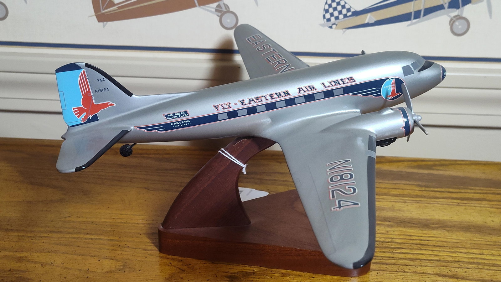 Douglas DC-3 Eastern Air Lines 1/72 Desktop Model - 3