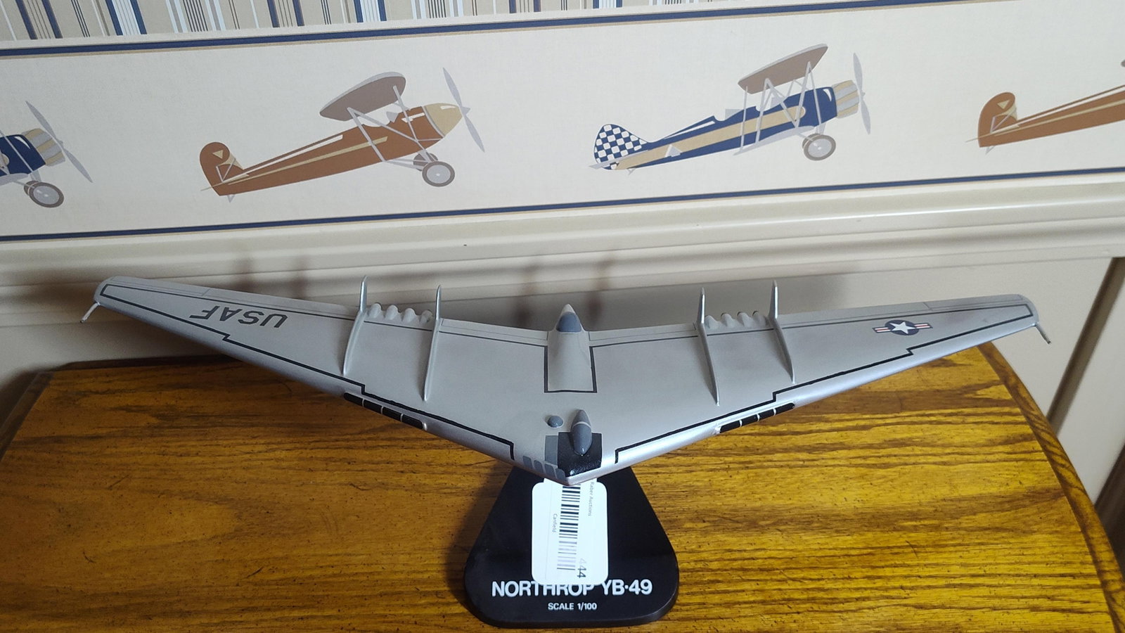 Northrop YB-49 Flying Wing 1/100 Desktop Model (1 of 3)