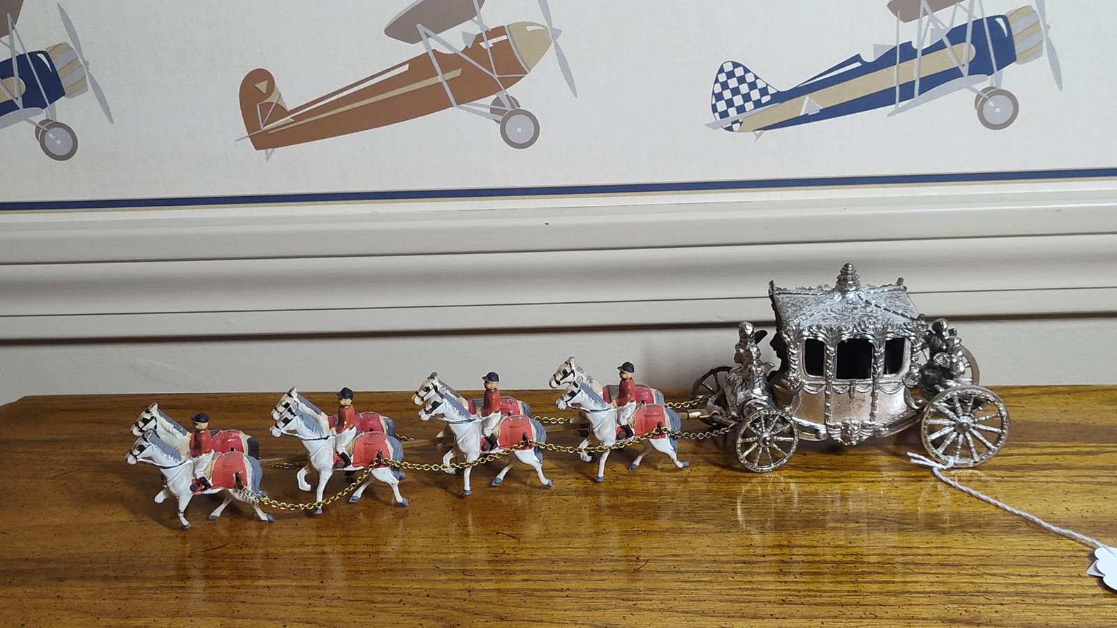 Vtg Cast Metal Royal Gold State Coach & Procession (1 of 7)