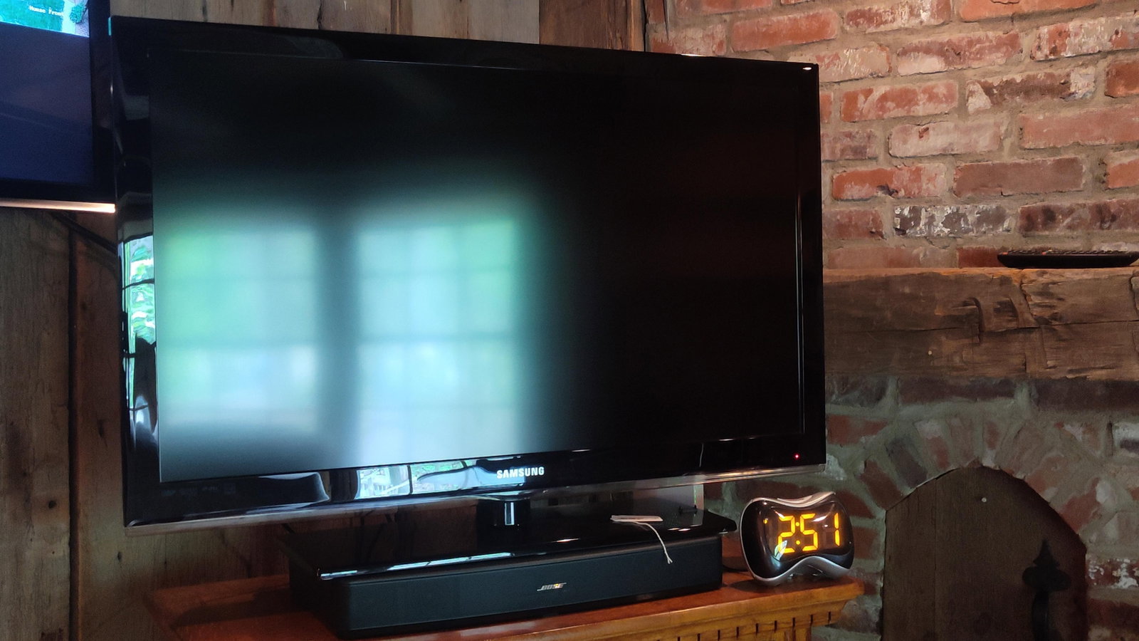 Samsung LCD HDTV, Bose Sound System & Alarm Clock (1 of 3)