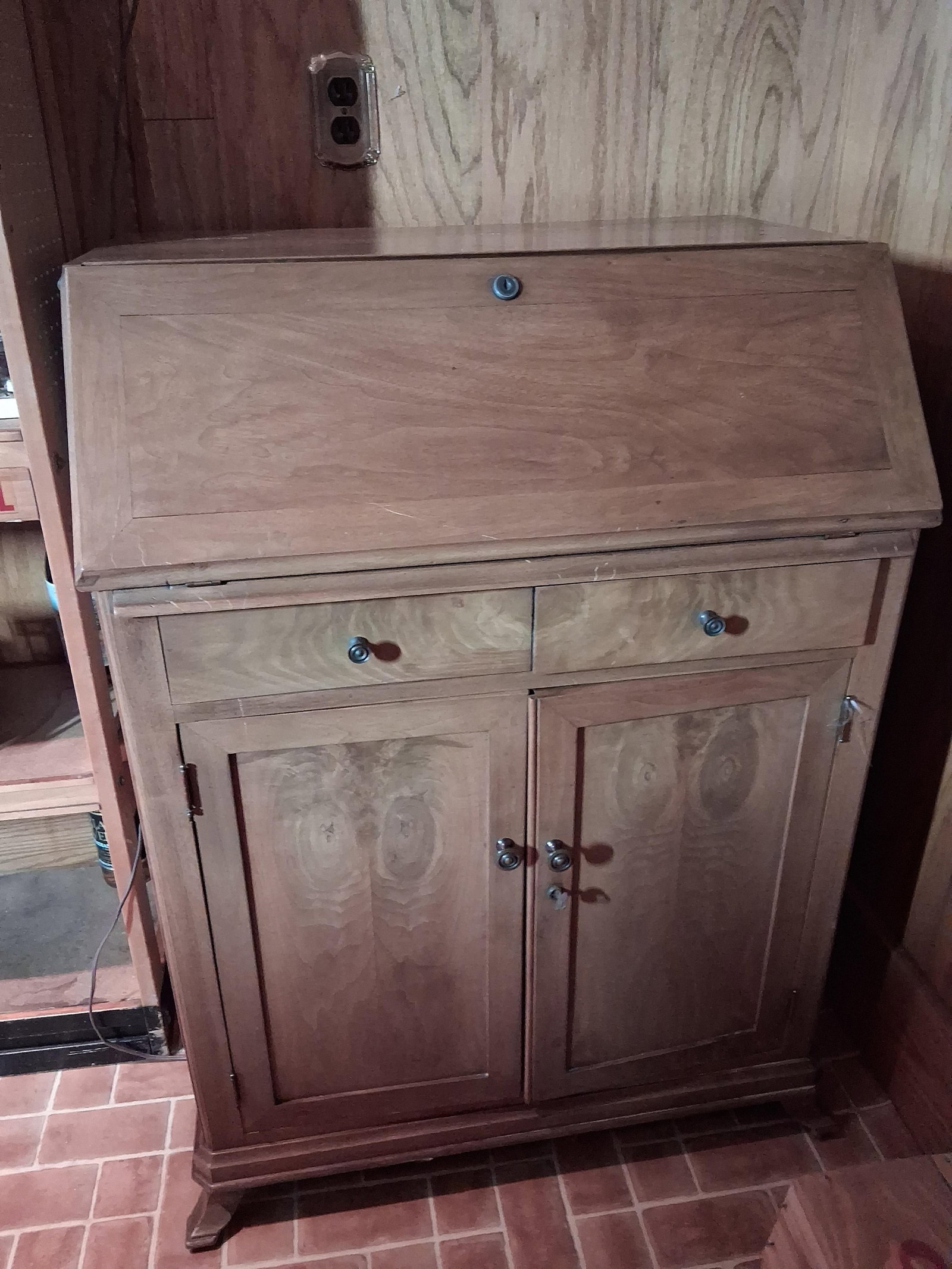 American Colonial Revival Slant-Front Secretary: 28x 19x 40. This slant-front desk, also known as a secretary or bureau, is designed in the American Colonial Revival style and likely dates to the mid-20th century. The piece is constructed from wood 