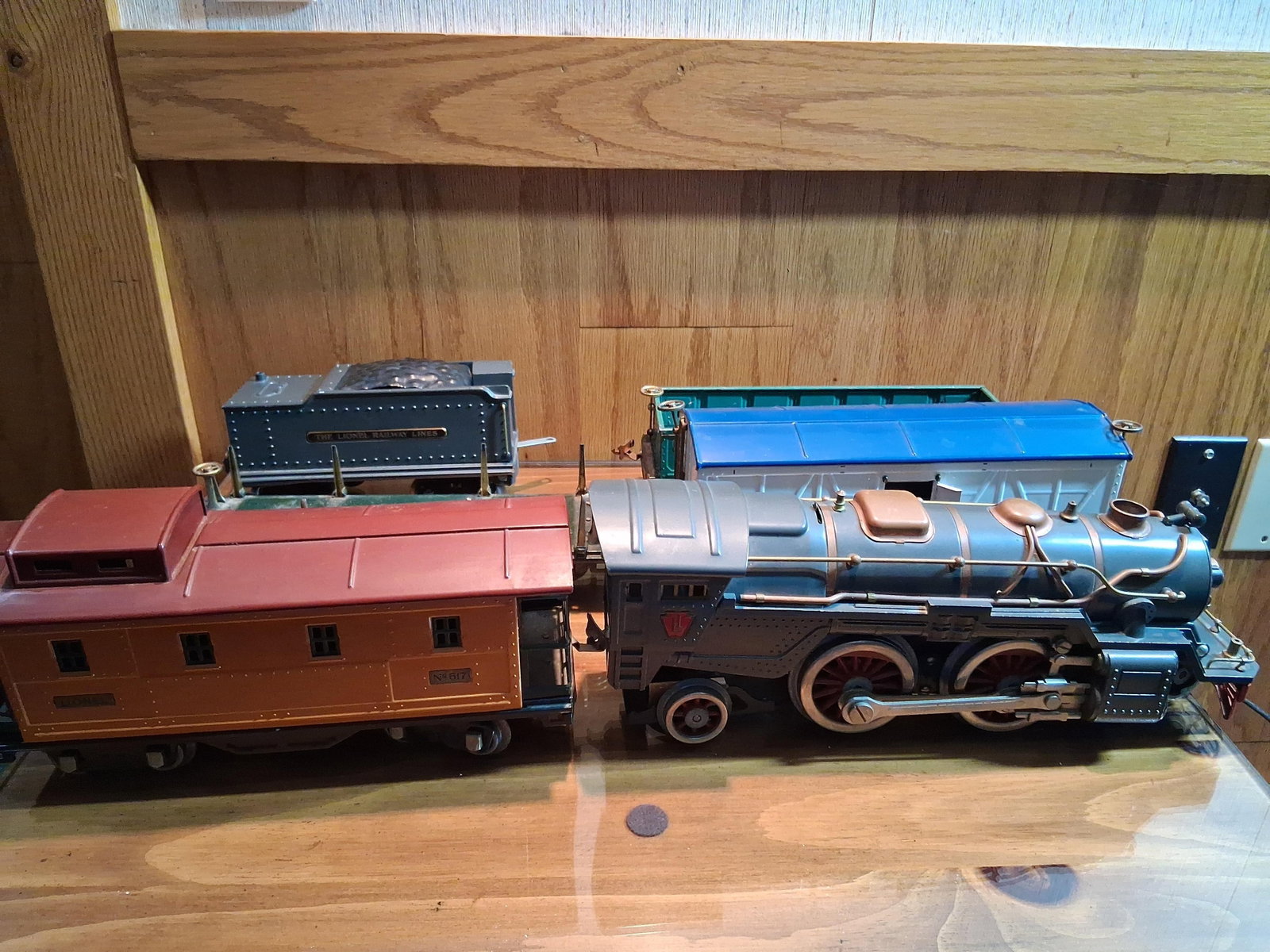 Lionel Prewar Standard Gauge Trains w/ 385E Loco (1 of 12)