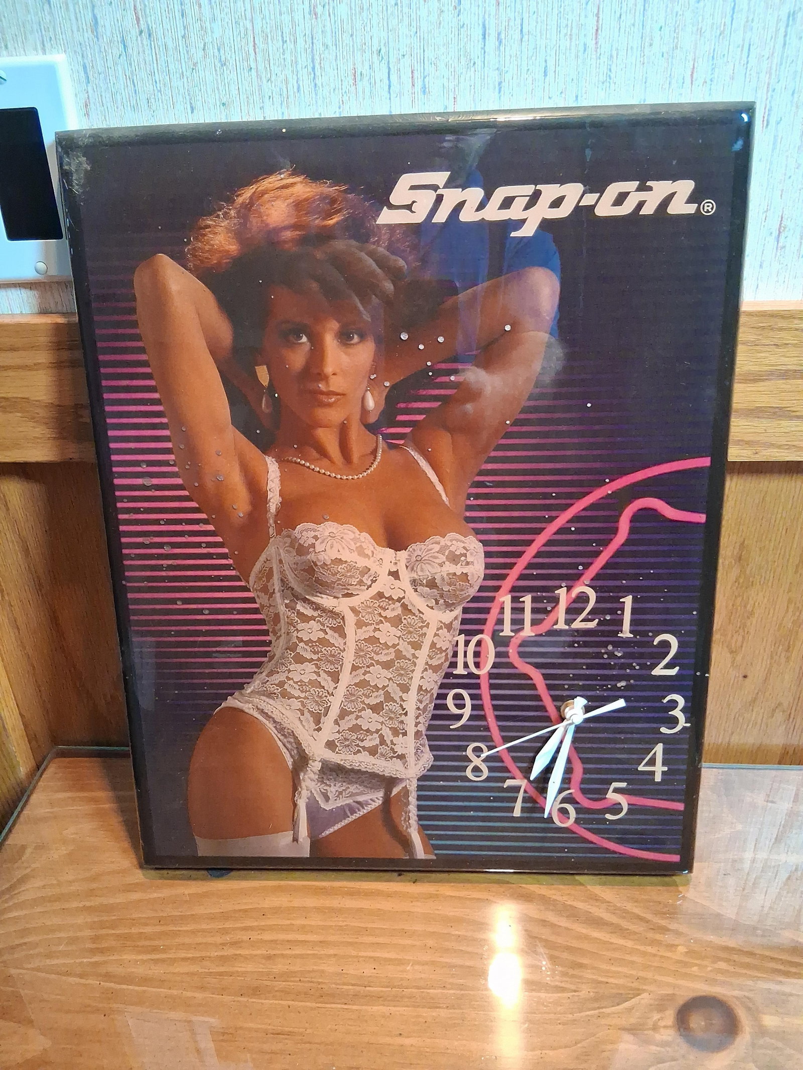 Vtg Snap-on Tools Pinup Girl Wall Clock (1 of 2)