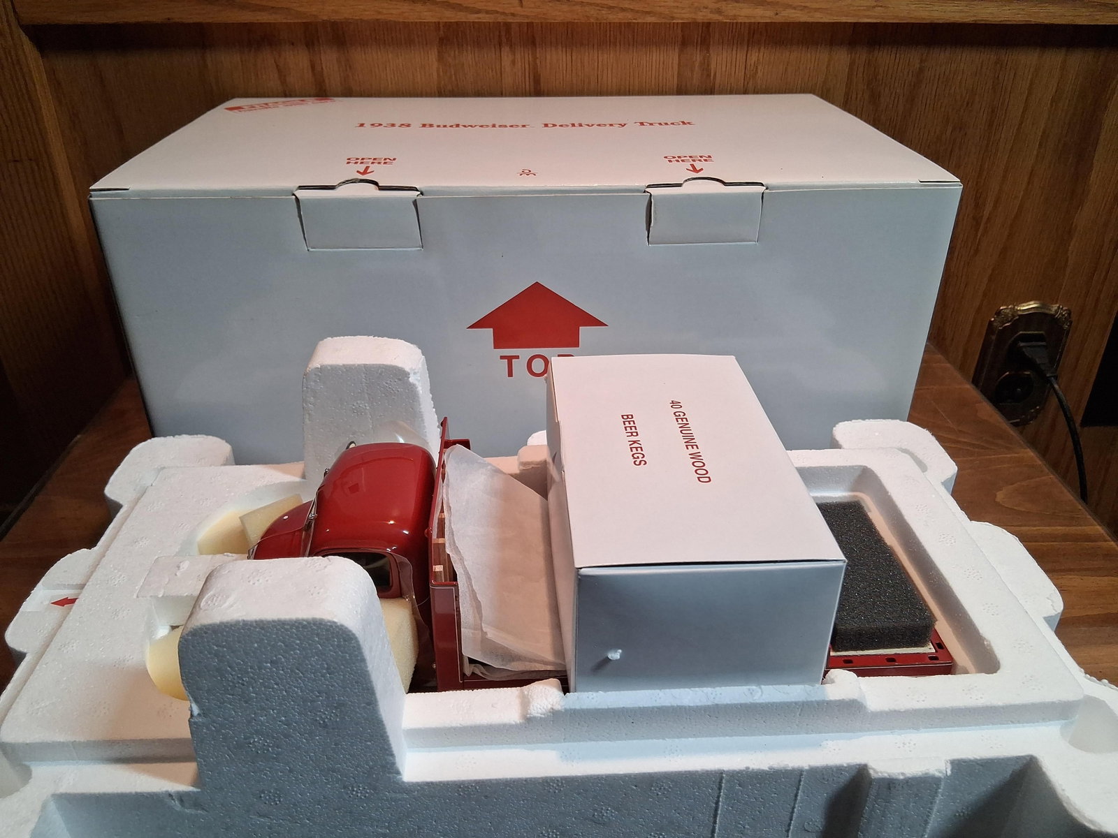 Danbury Mint 1938 Budweiser Delivery Truck w/ Kegs: This die-cast model is a Danbury Mint 1938 Budweiser Delivery Truck. The model is constructed from die-cast metal with plastic components and includes 40 miniature genuine wood beer kegs. The truck fe