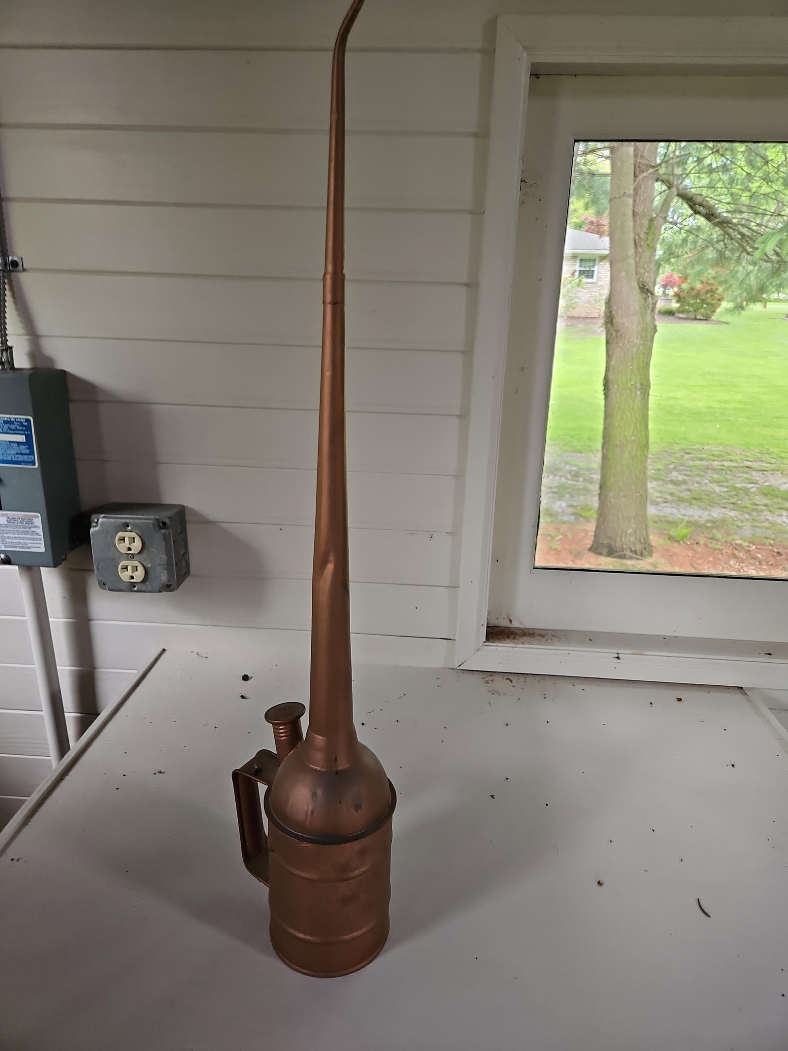Antique Industrial Locomotive Long Spout Oil Can: Dating from the late 19th to early 20th century, this industrial long-spout oiler is a type historically utilized by railroad engineers to lubricate the inaccessible moving components of steam locomot