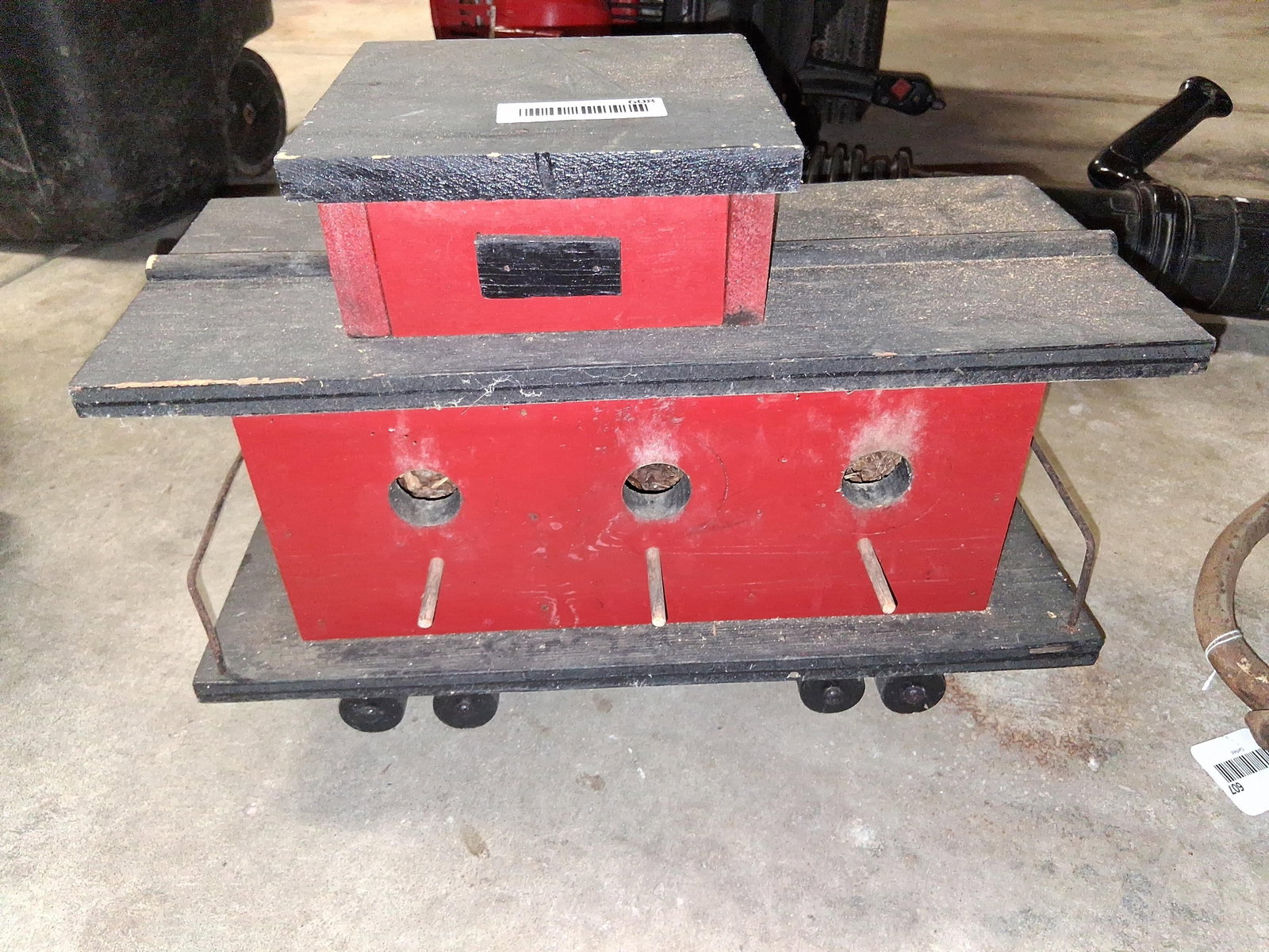 Caboose-Style 3-Compartment Wooden Birdhouse (1 of 5)