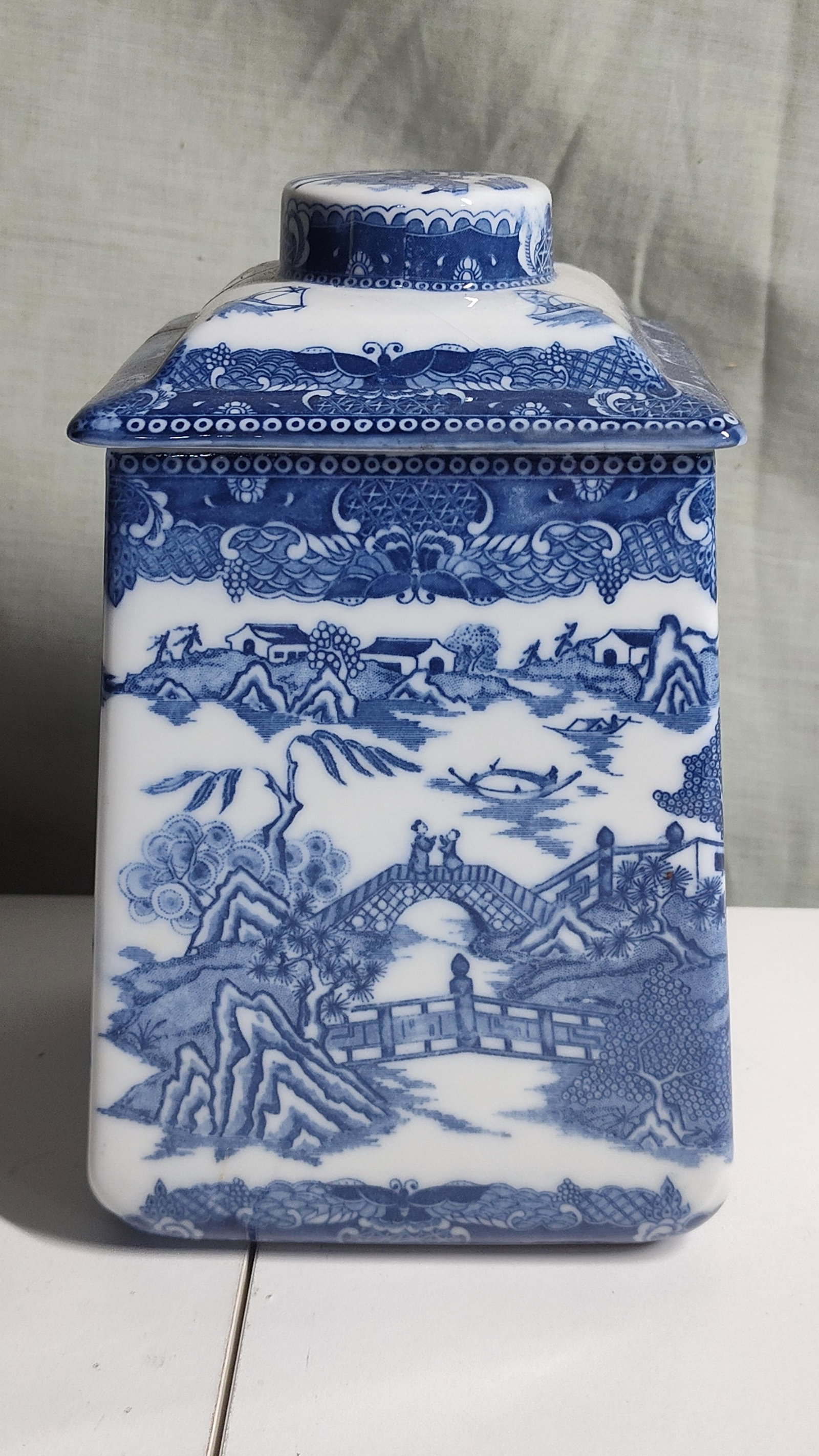 Ringtons Blue Willow Pattern Earthenware Tea Caddy (1 of 7)