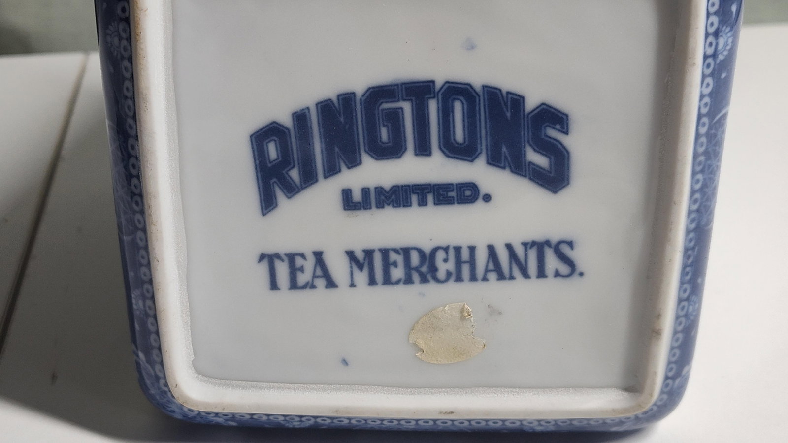 Ringtons Blue Willow Pattern Earthenware Tea Caddy - 7