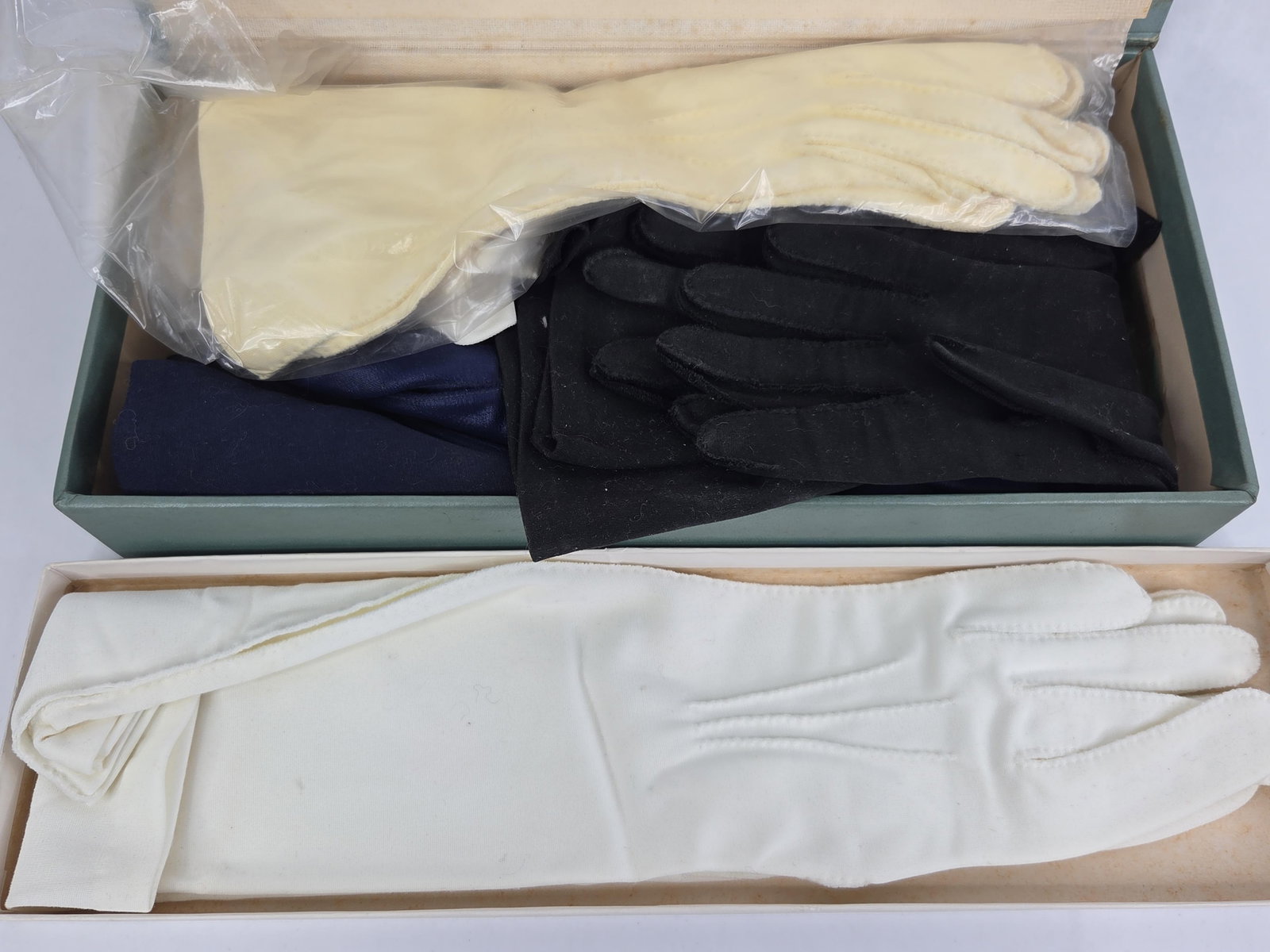 Four Pairs of Mid-Century Women's Dress Gloves with Two Retailer Boxes including Crone's of Wheeling (1 of 3)