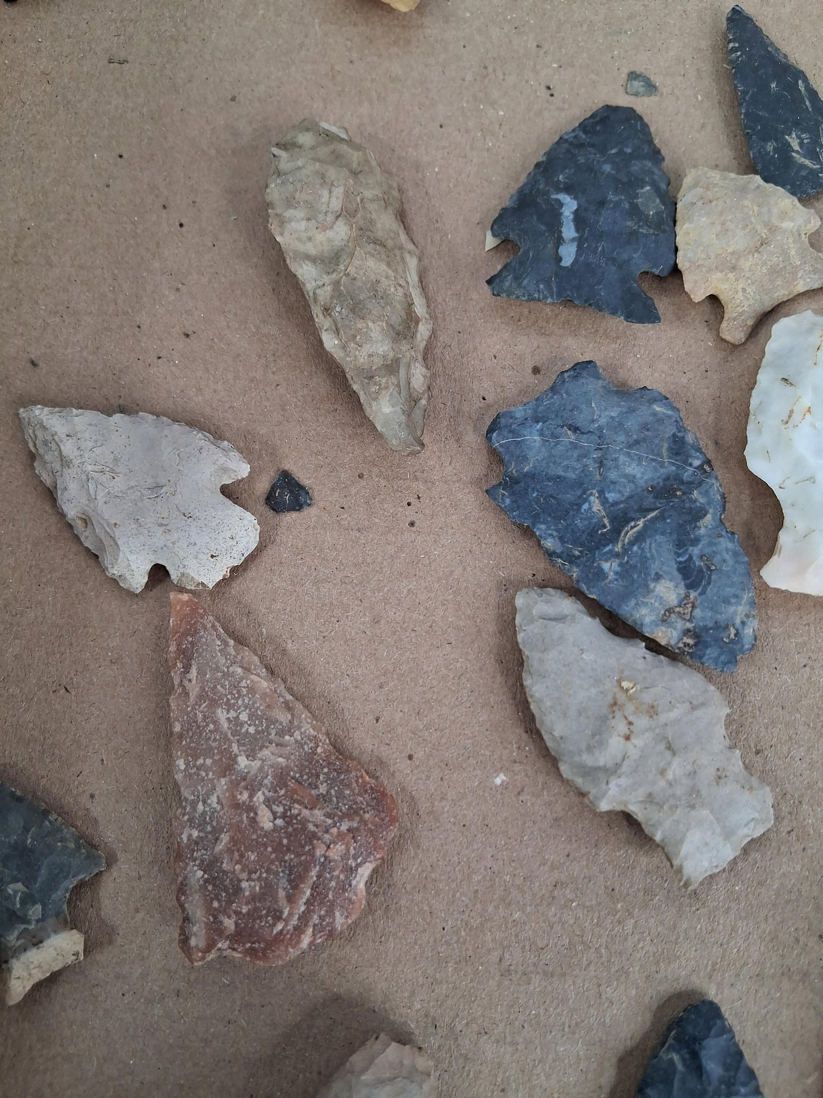 Indigenous North American Prehistoric Lithic Set - 6