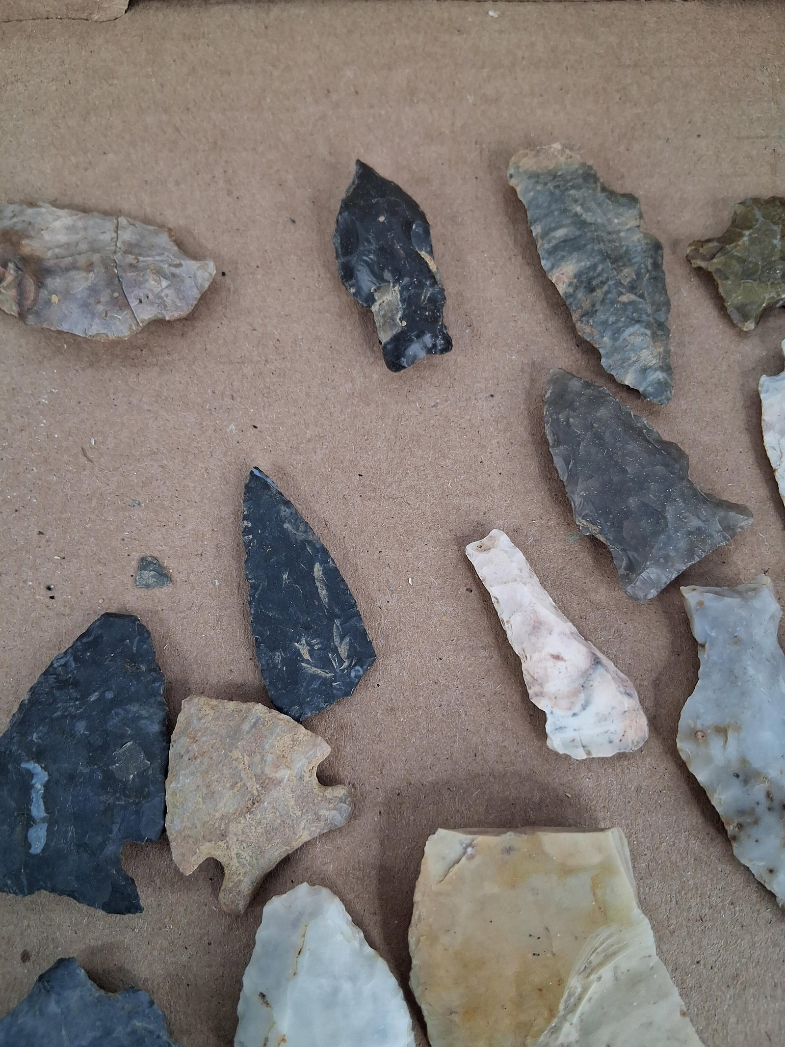Indigenous North American Prehistoric Lithic Set - 9