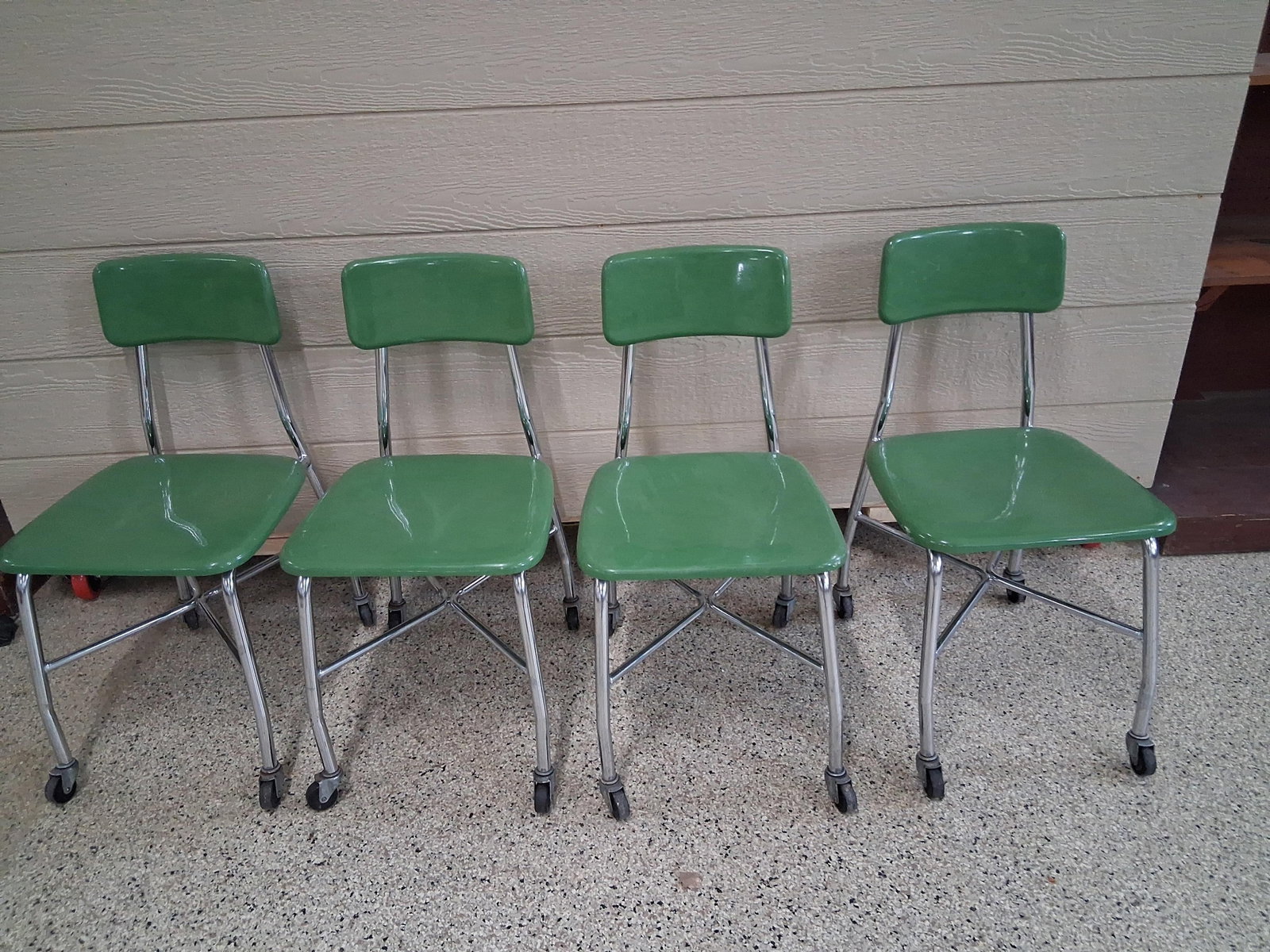 Set 4 Cardinal Corp Mid-C. Chrome & Plastic Chairs: A set of four industrial task chairs manufactured by the Cardinal Corporation of Stanley, Wisconsin. These mid-century modern style chairs feature molded green plastic backrests and seats mounted to