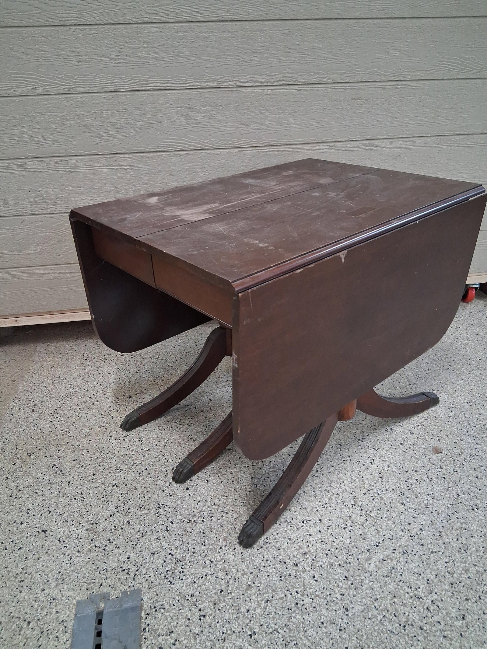 Duncan Phyfe Style Mahogany Triple Pedestal Table (1 of 8)