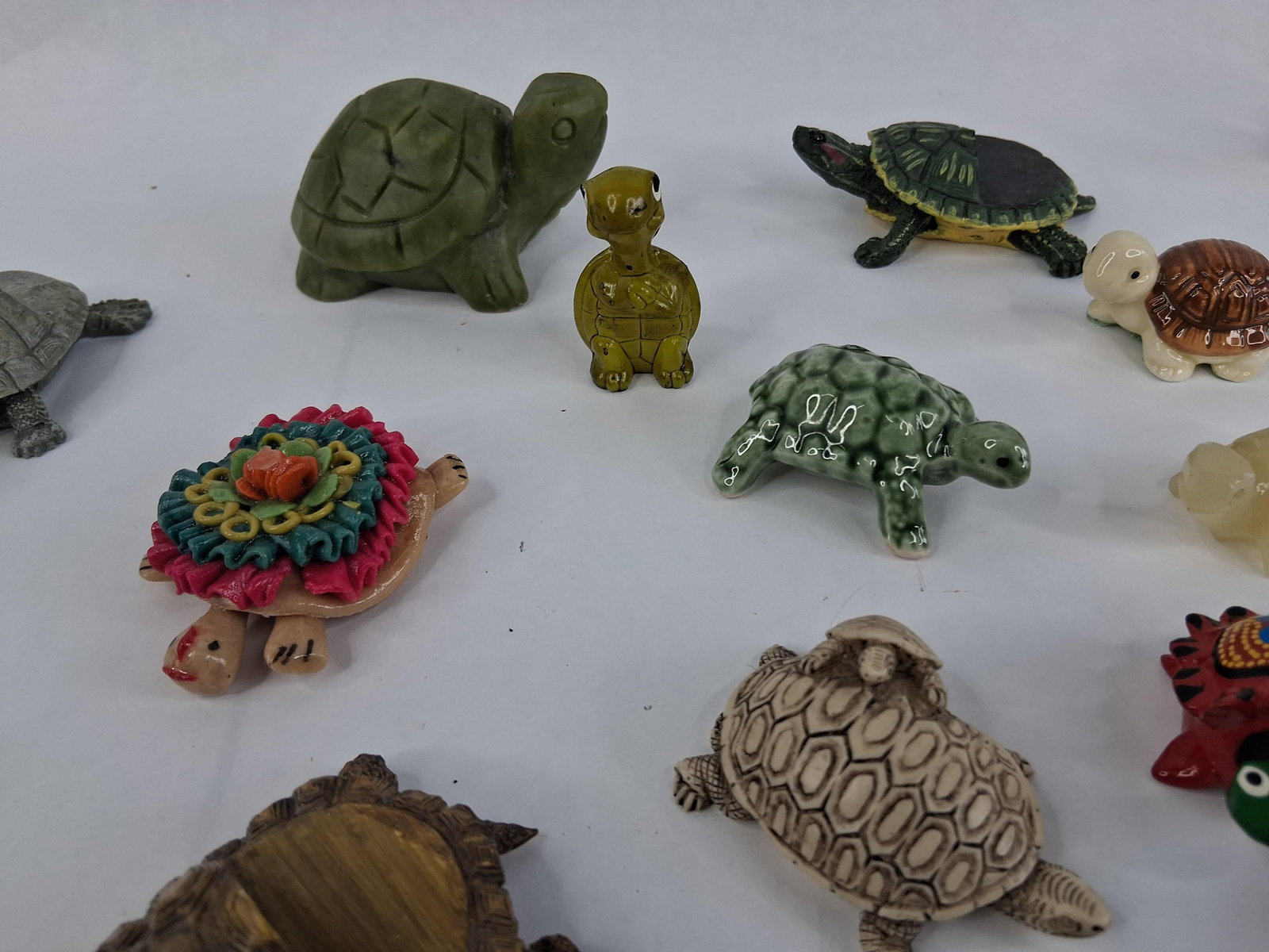 21 Turtle & Tortoise Figurines, Mixed Materials - 7