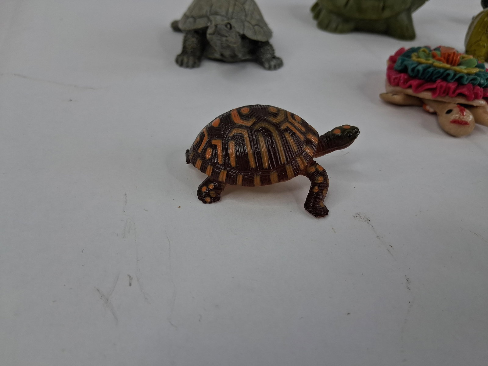 21 Turtle & Tortoise Figurines, Mixed Materials - 9