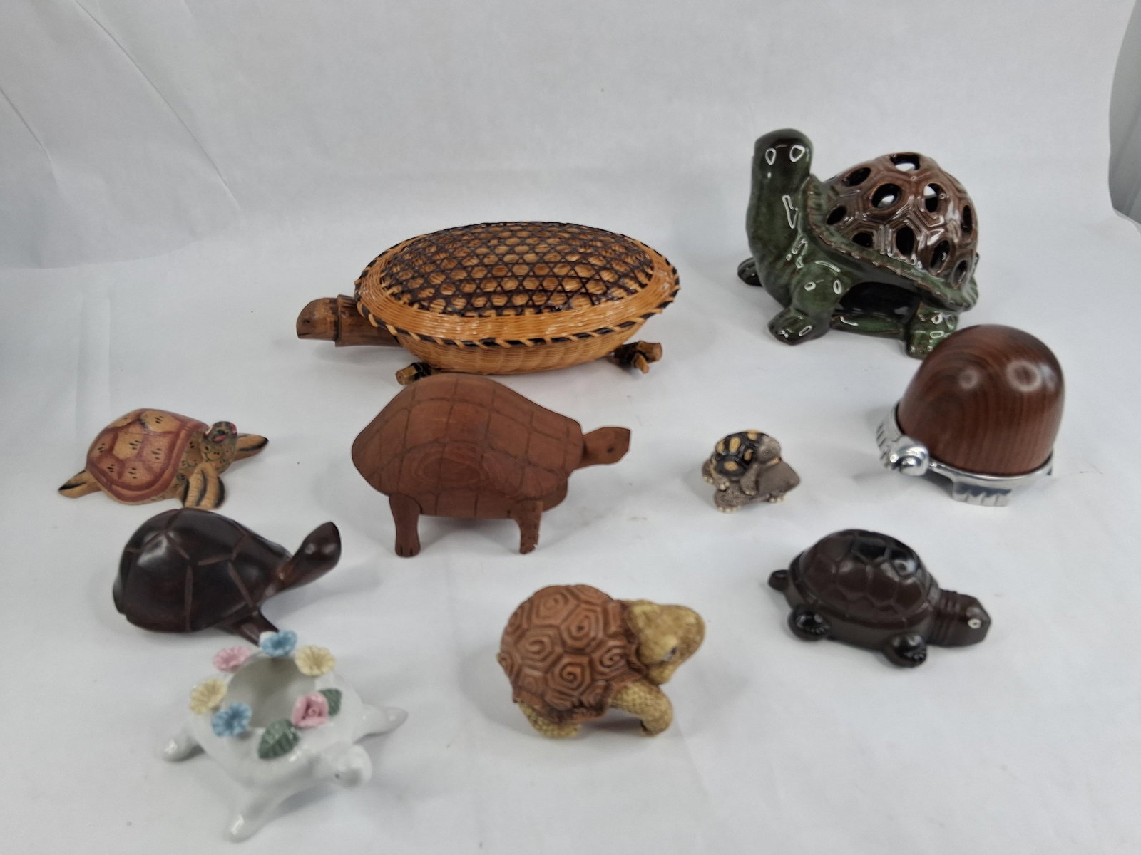 Set 10 Turtle Figurines & Objects (1 of 10)