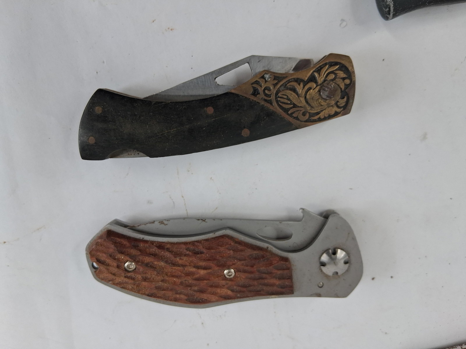 Assorted Fixed Blade & Folding Pocket Knives - 10