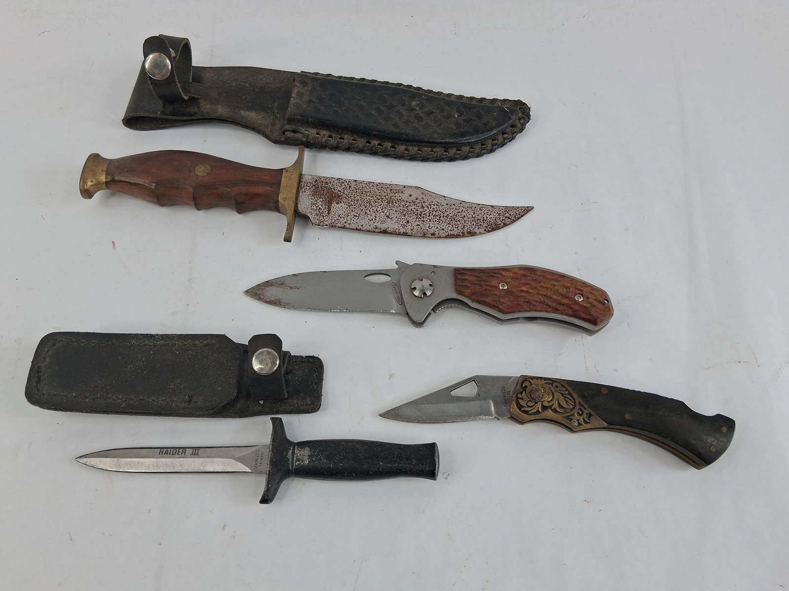 Assorted Fixed Blade & Folding Pocket Knives (1 of 10)