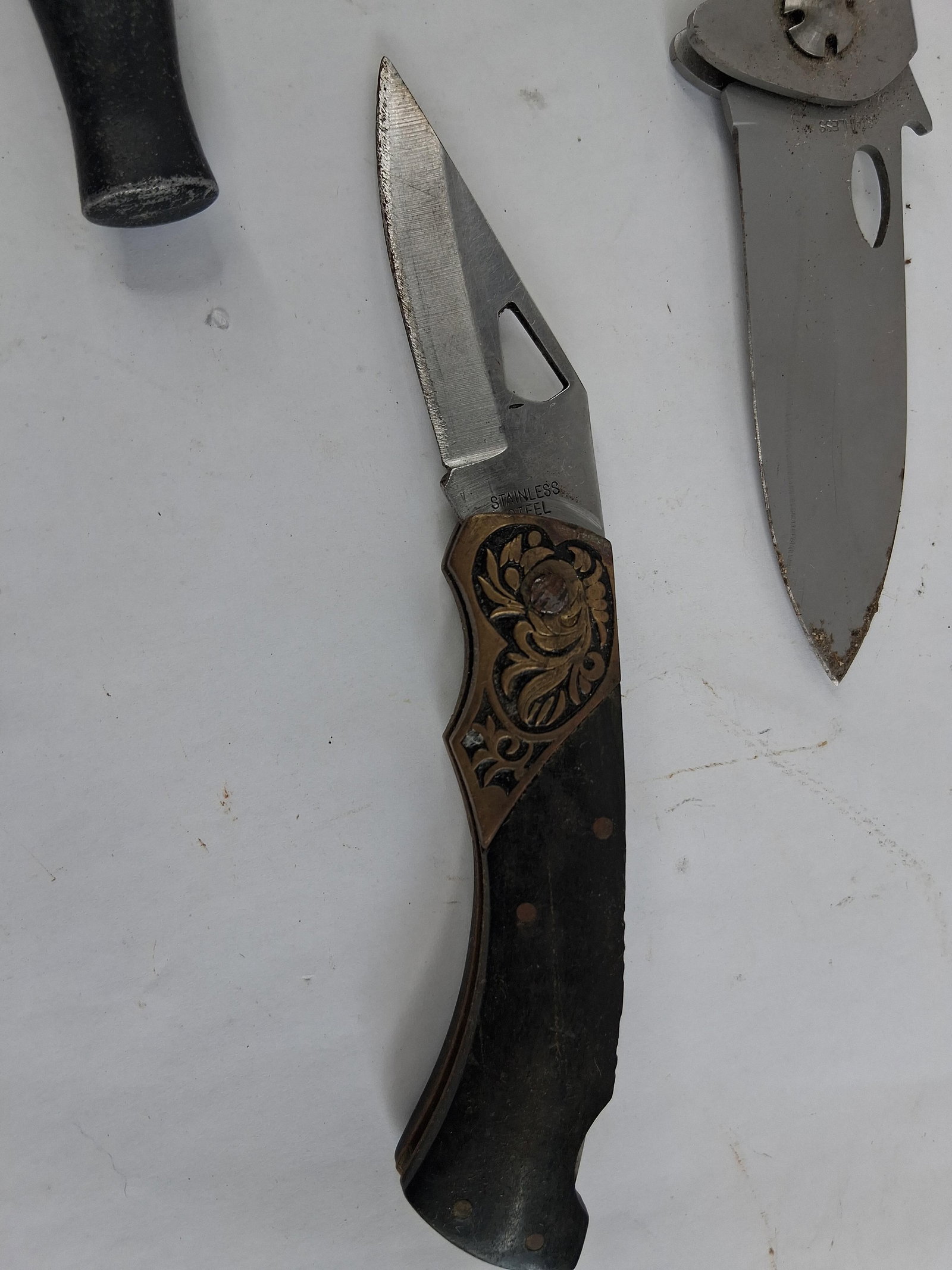 Assorted Fixed Blade & Folding Pocket Knives - 8