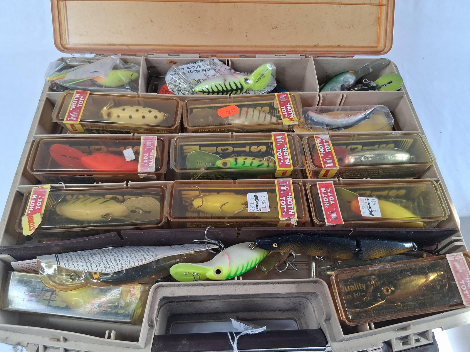 Storm Mfg Co Lures & Fenwick 40 Tackle Box (1 of 16)