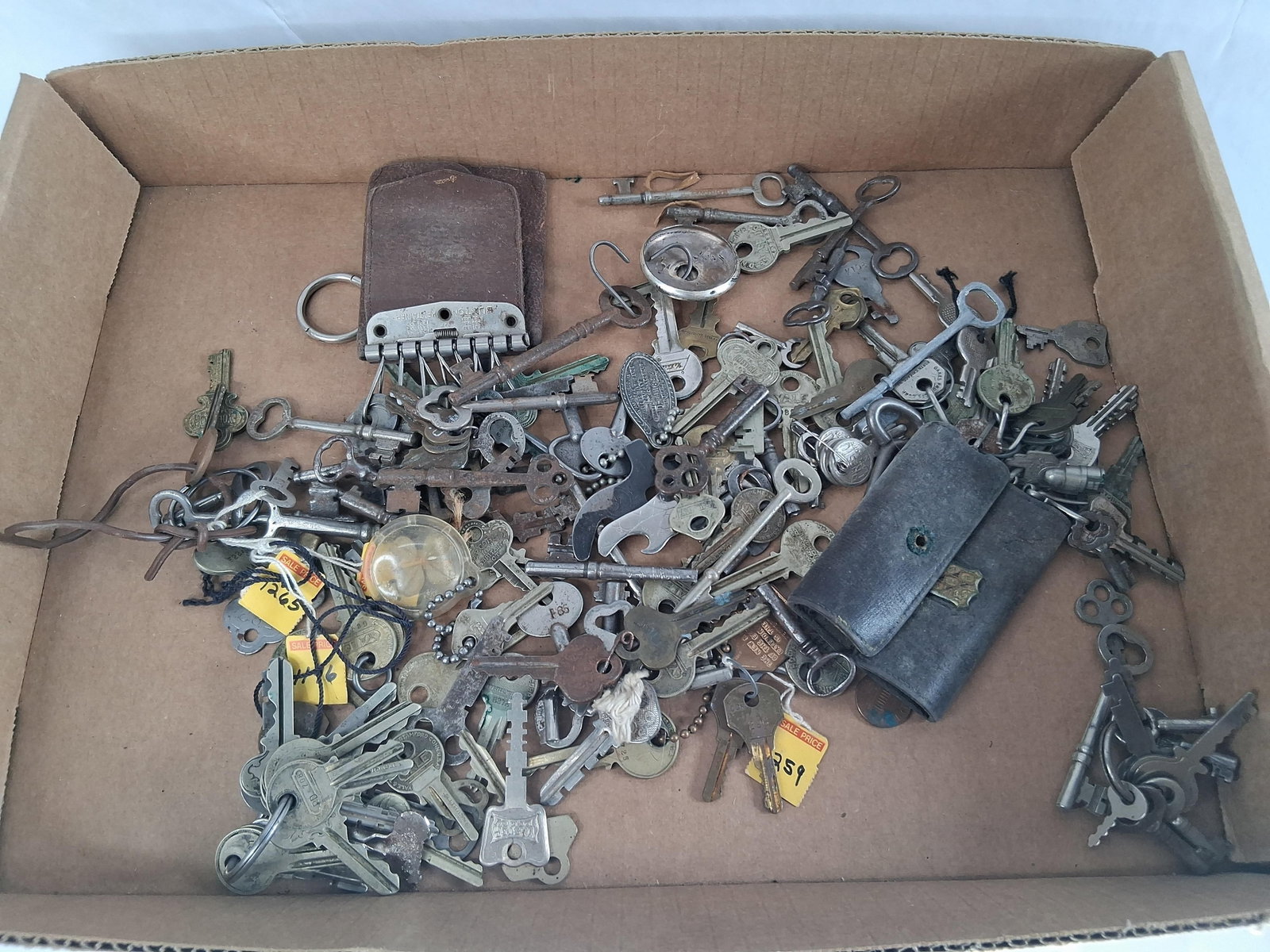 Antique & Keys & Related Accessories (1 of 8)