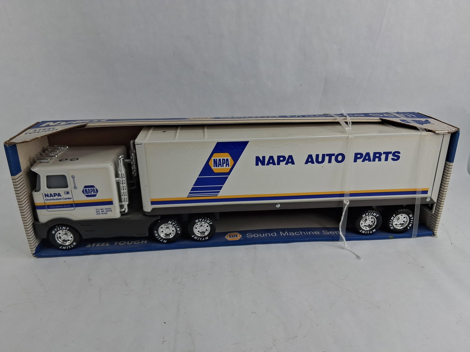 Nylint NAPA Sound Machine Semi Truck 9126-N w/ Box (1 of 5)