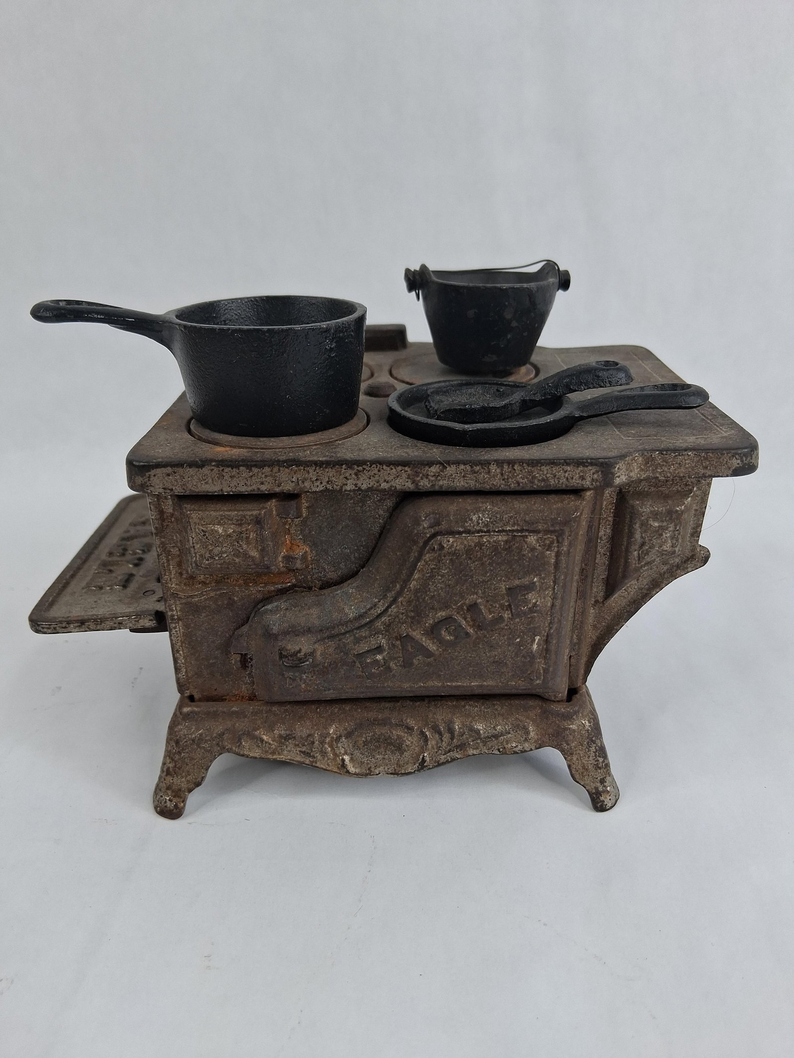 Eagle Miniature Toy Cookstove w/ Accessories (1 of 6)